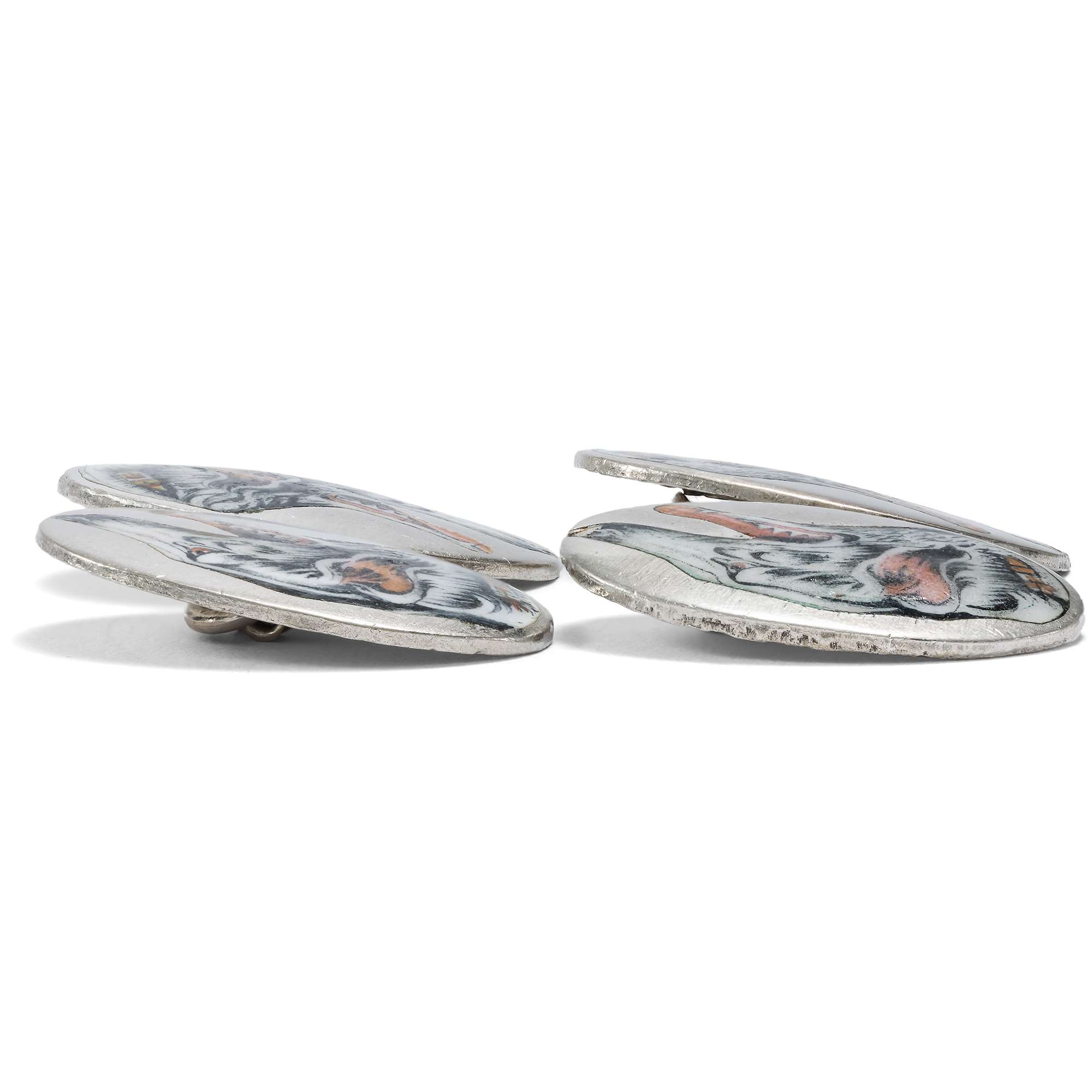 592760-hofer-antikschmuck-Viktorianische-Novelty-Manschettenknoepfe-mit-emaillierten-Barsois-um-1900-Geschwind-wie-der-Wind_2