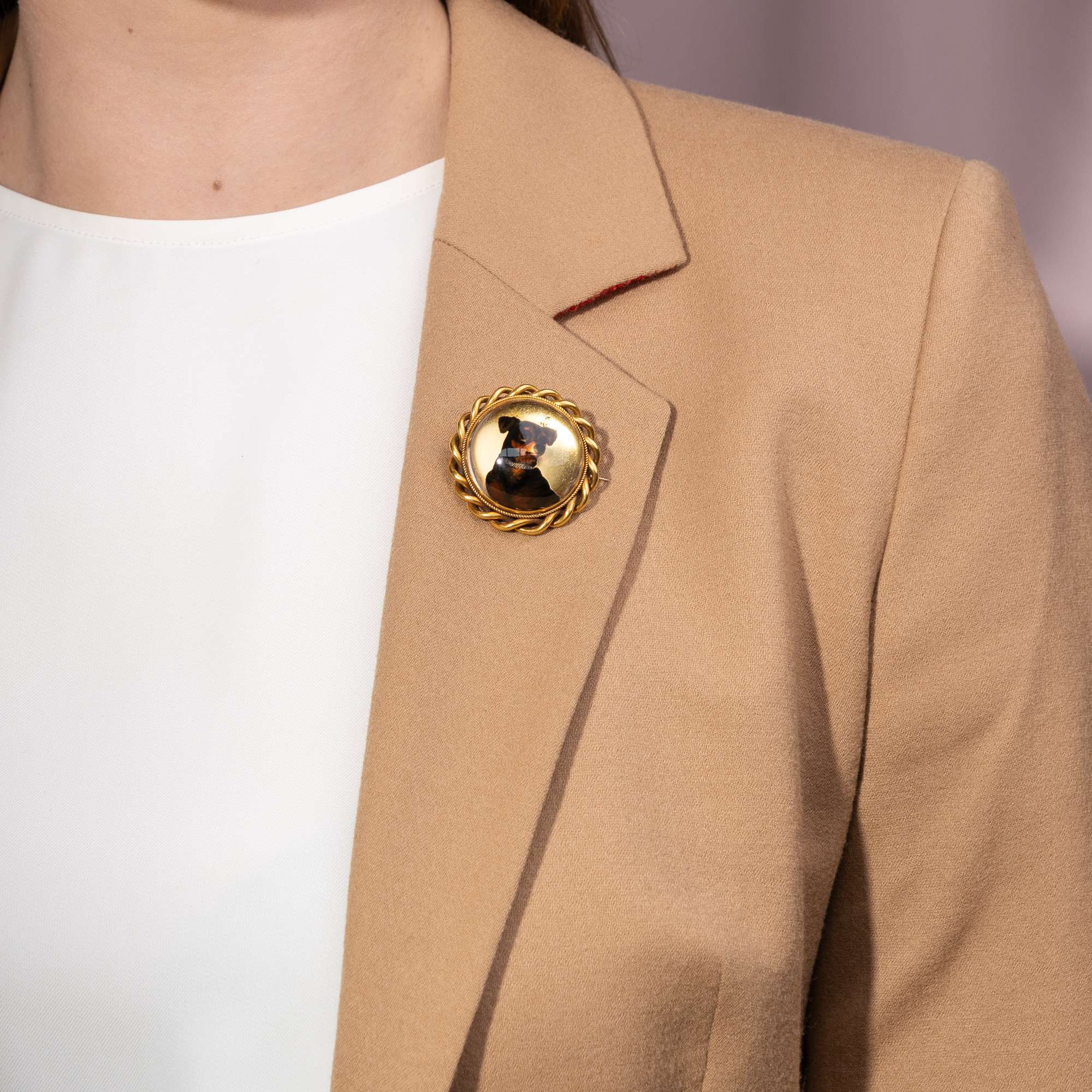 595644-hofer-antikschmuck-Viktorianischer-Essex-Crystal-eines-Terriers-als-Brosche-und-Anhaenger-England-um-1870-K-ein-Hundeleben