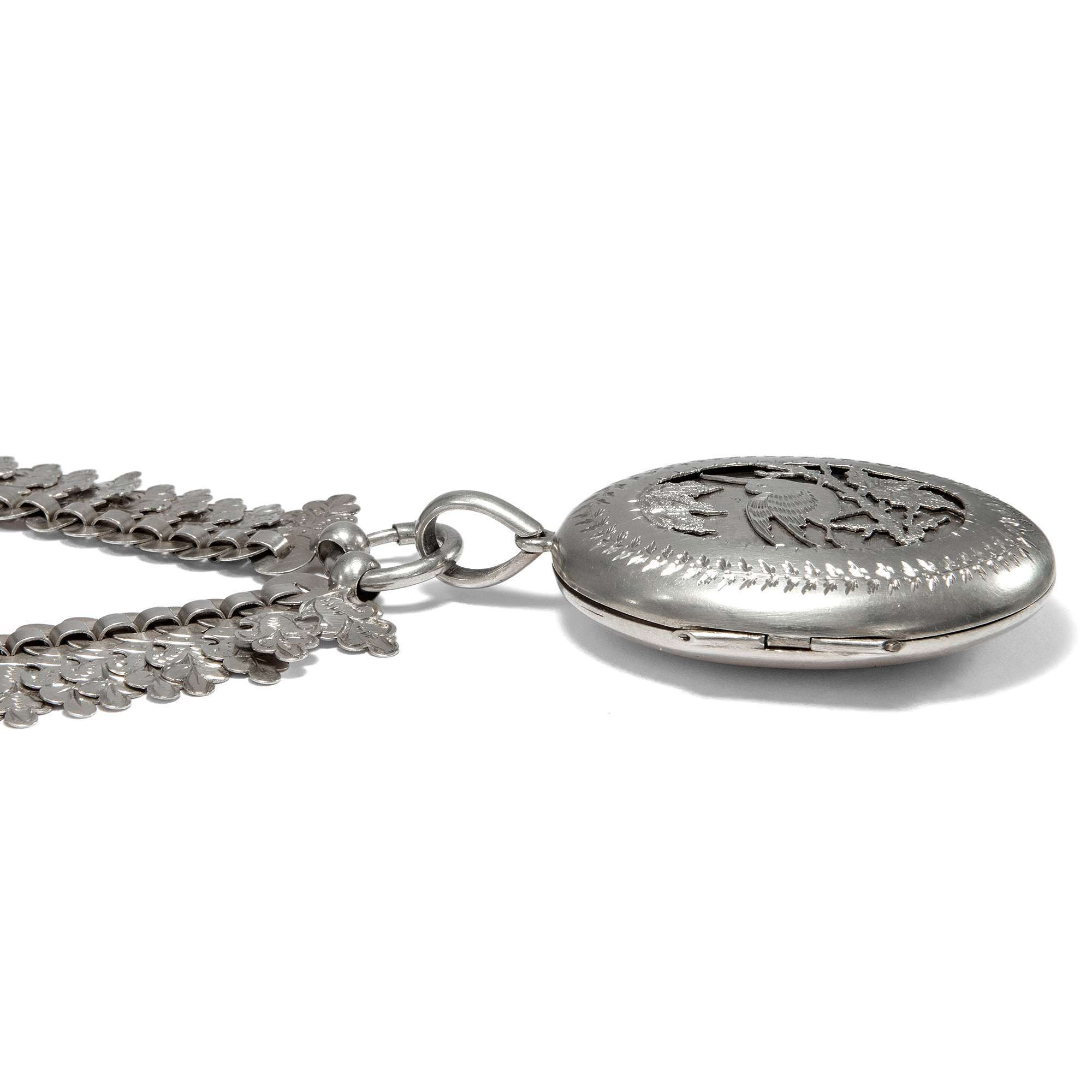 605067-hofer-antikschmuck-xBreite-viktorianische-Silberkette-mit-Medaillon-Anhaenger-England-um-1880-Kommt-ein-Vogel-geflogen_3
