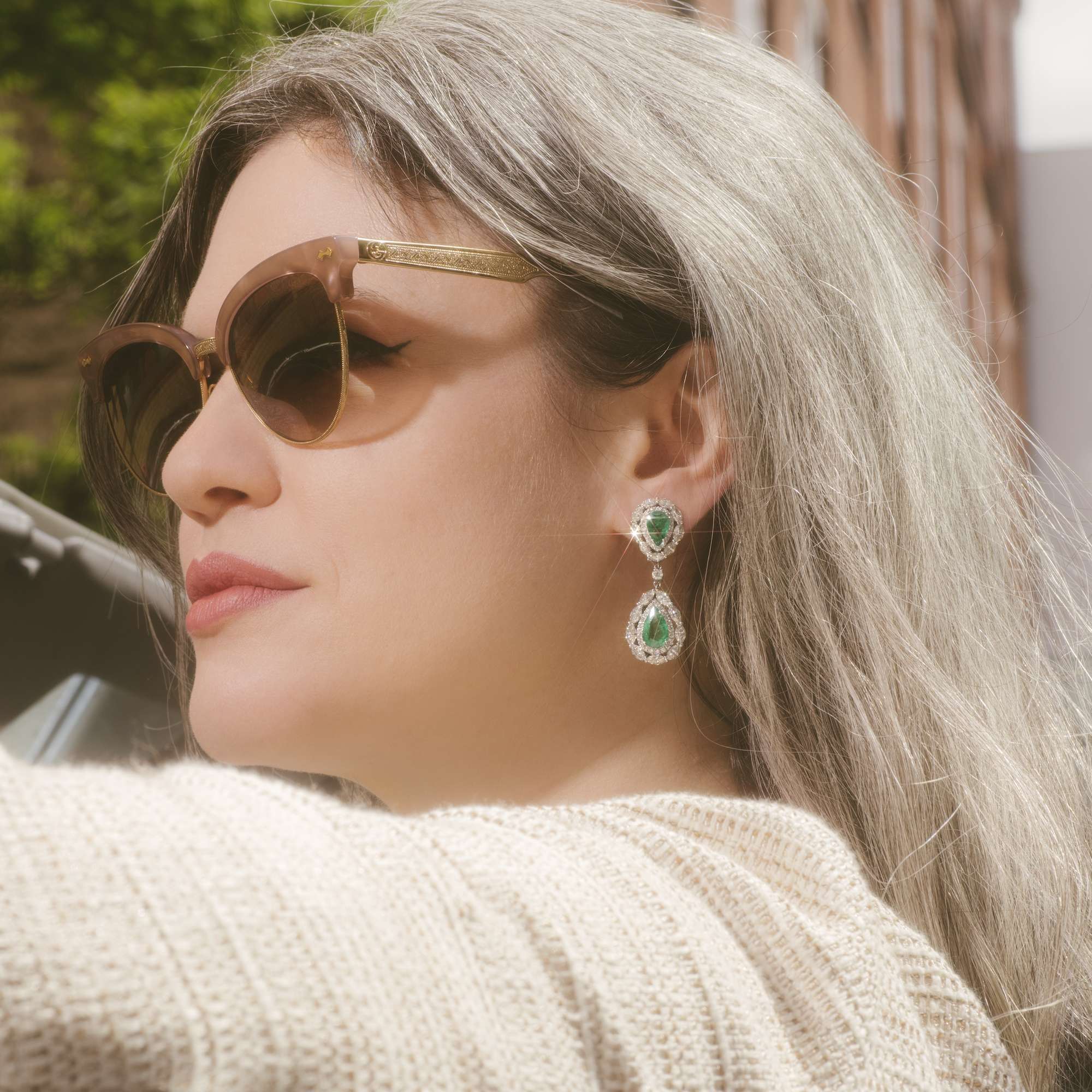 606351-hofer-antikschmuck-Grosse-vintage-Ohrringe-mit-Smaragden-und-Diamanten-Italien-um-2000-Frisch-und-anmutend-_1