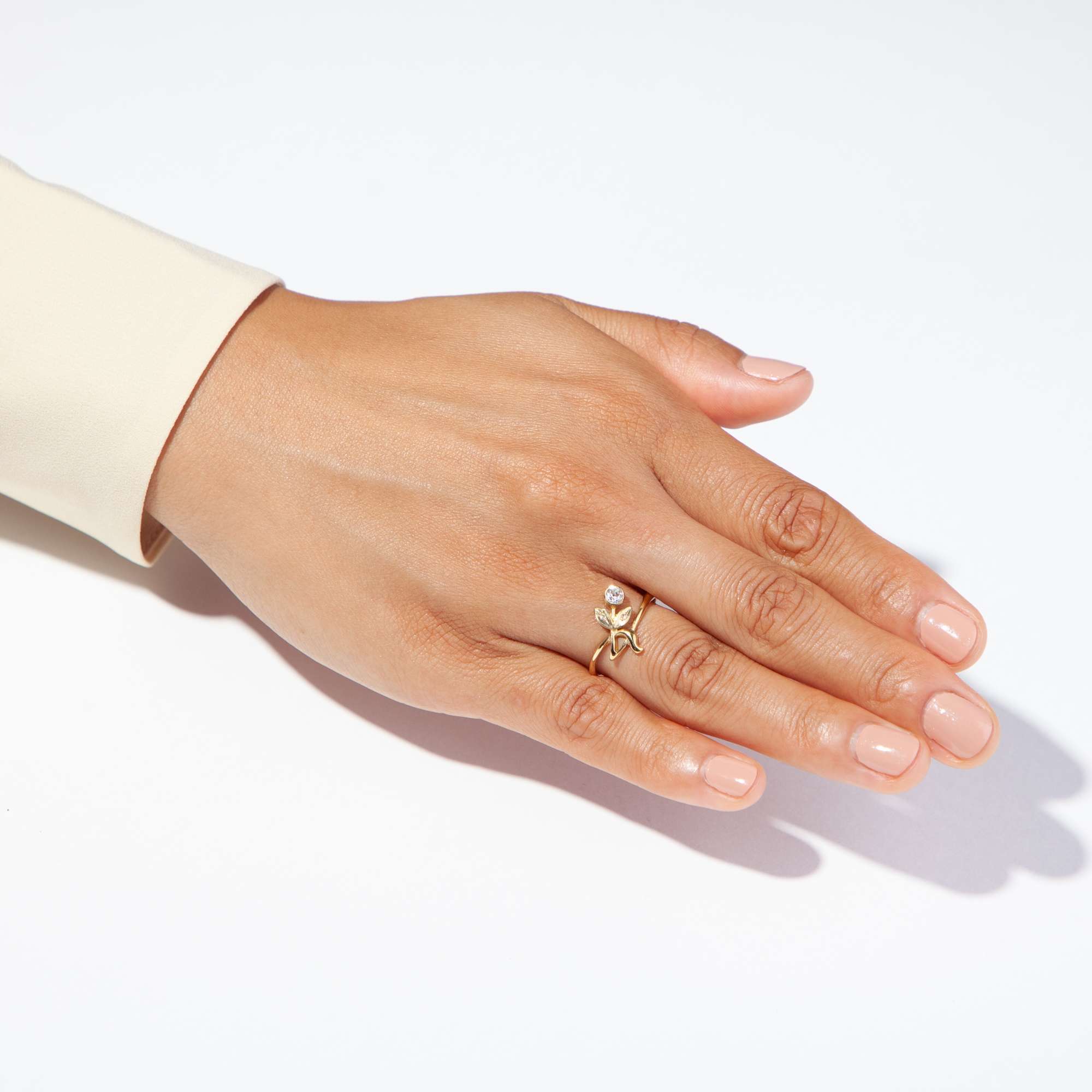 610547-hofer-antikschmuck-Goldring-in-Jugendstil-Formen-mit-Altschliff-Diamant-aus-unserer-Werkstatt-Fruehjahrserwachen_8