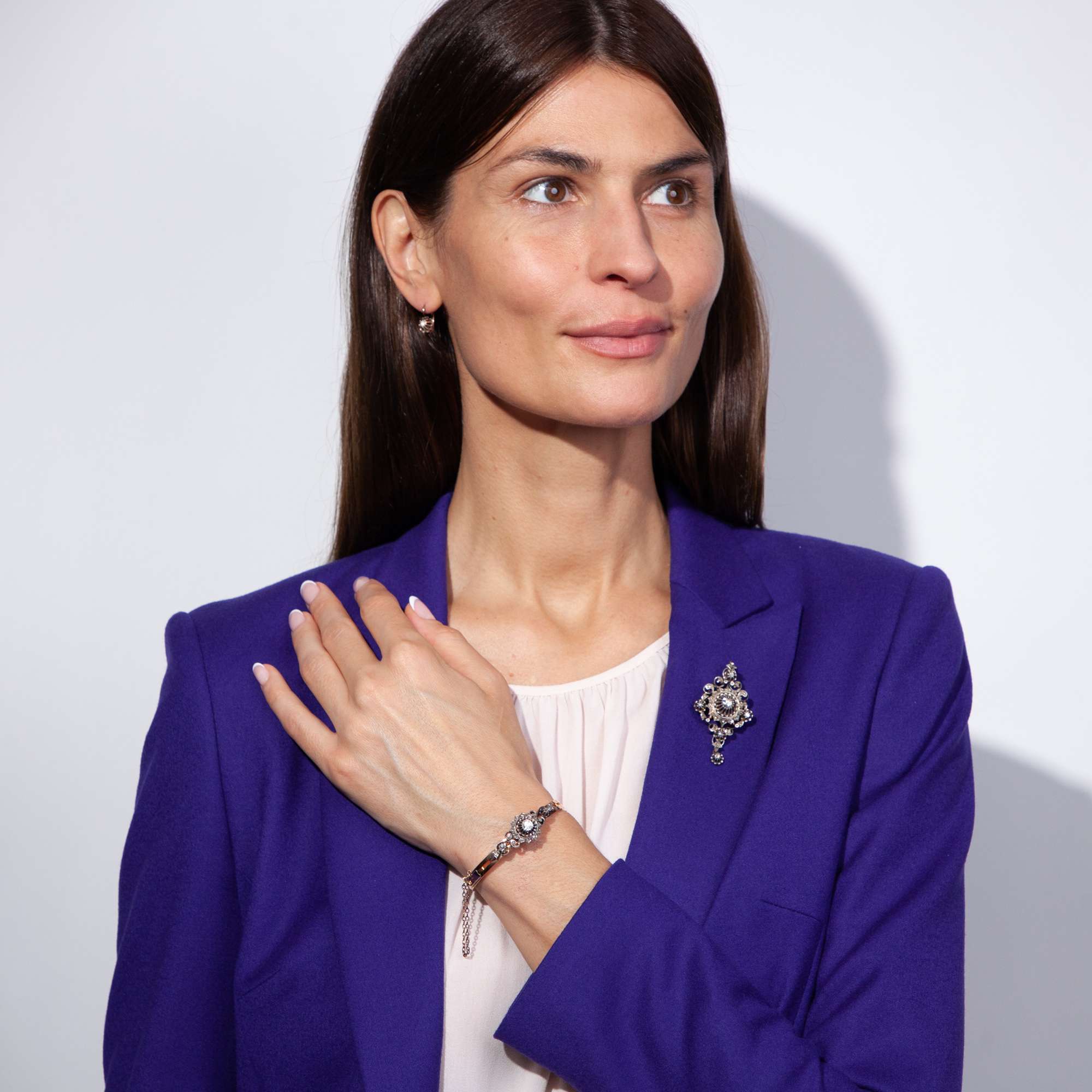 613095-hofer-antikschmuck-Prachtvolle-Demi-Parure-mit-Diamantrosen-in-Silber-und-Rotgold-oesterreich-Ungarn-um-1885-a-la-mode_1