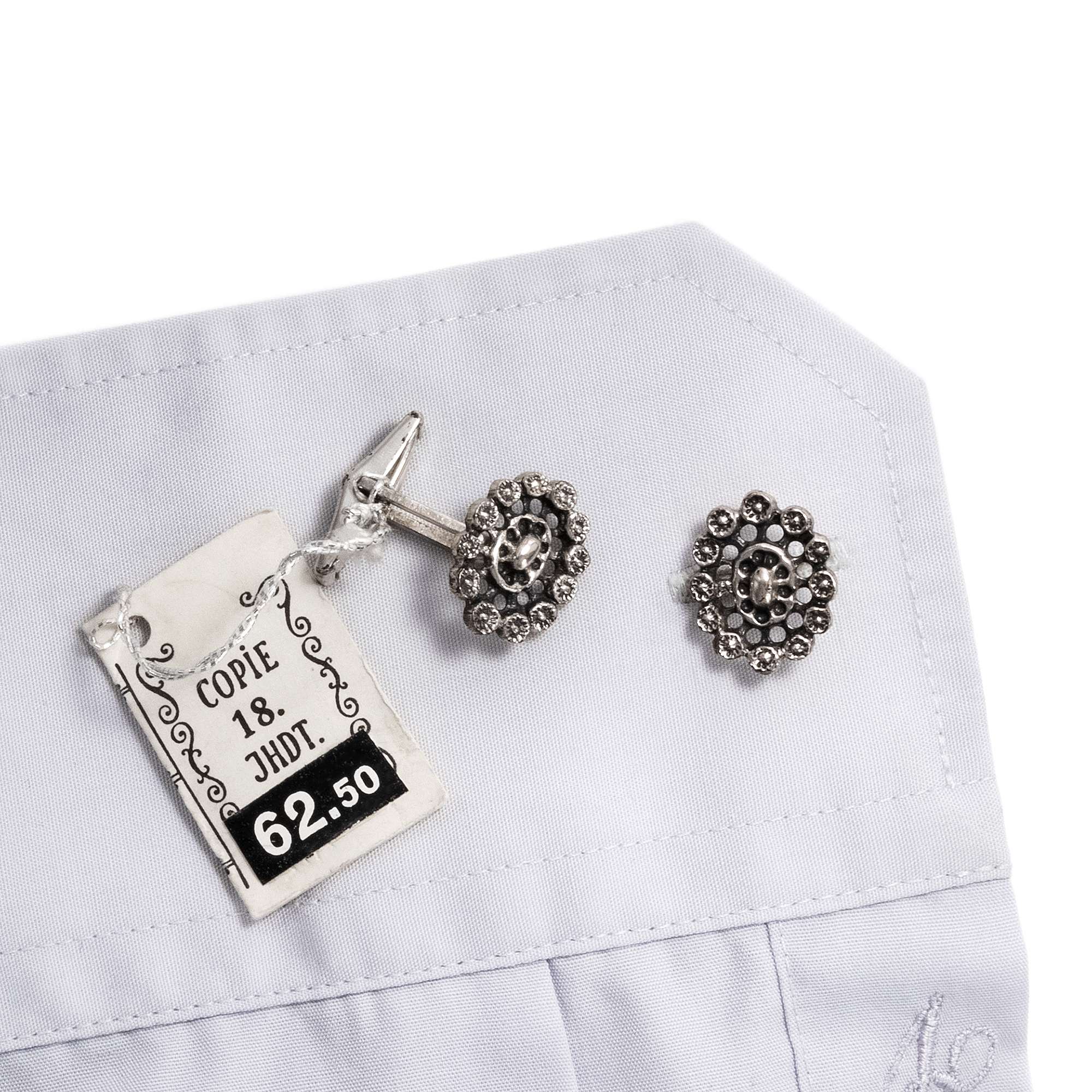 615219-hofer-antikschmuck-Huebsche-Manschettenknoepfe-mit-Elementen-des-18-Jahrhunderts-Blachian-um-1960-Historische-Rosetten_5