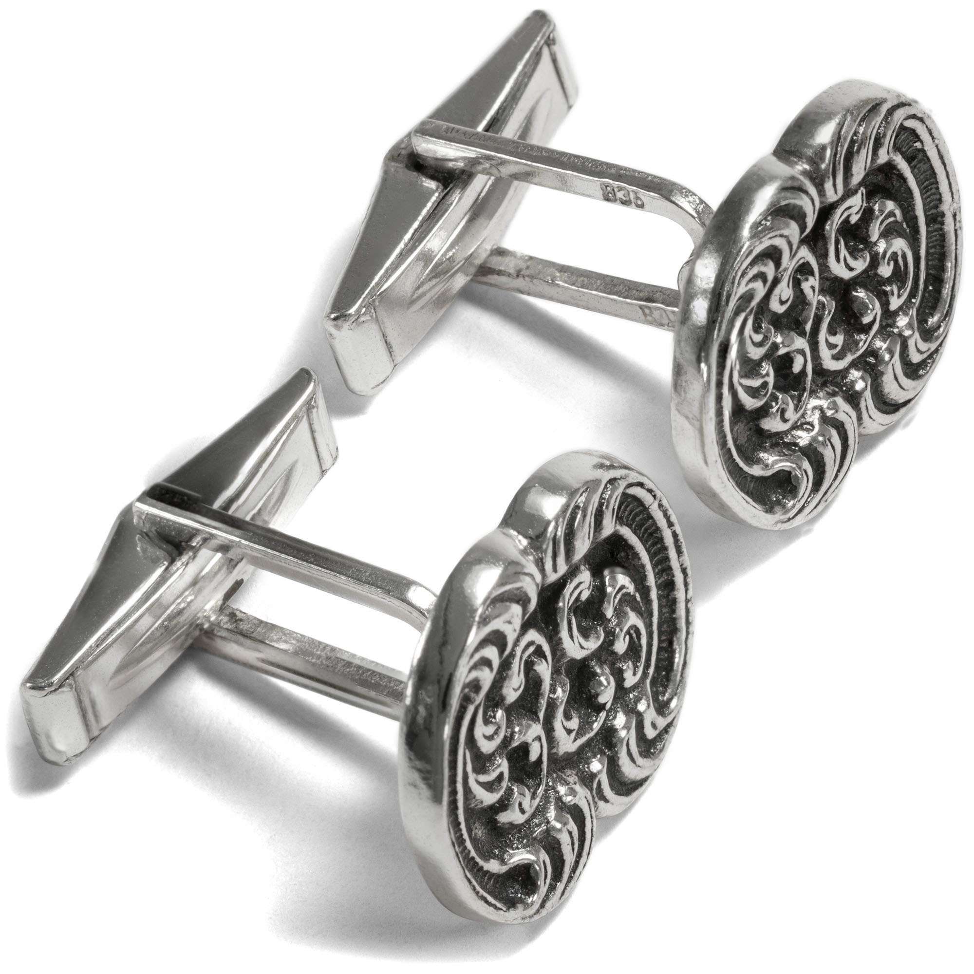 615668-hofer-antikschmuck-Edle-vintage-Manschettenknoepfe-mit-Elementen-des-Rokoko-Blachian-um-1960-Barockschnoerkel_1