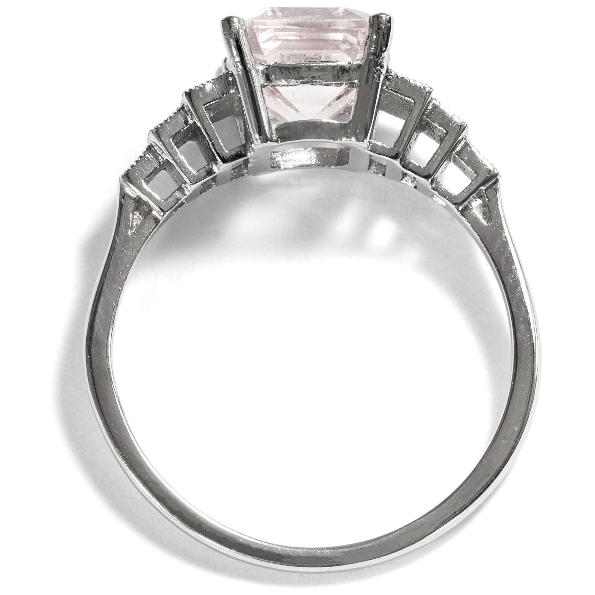 615878-hofer-antikschmuck-Eleganter-Platin-Ring-mit-Morganit-und-Diamanten-aus-unserer-Werkstatt-Rosenbluete_12