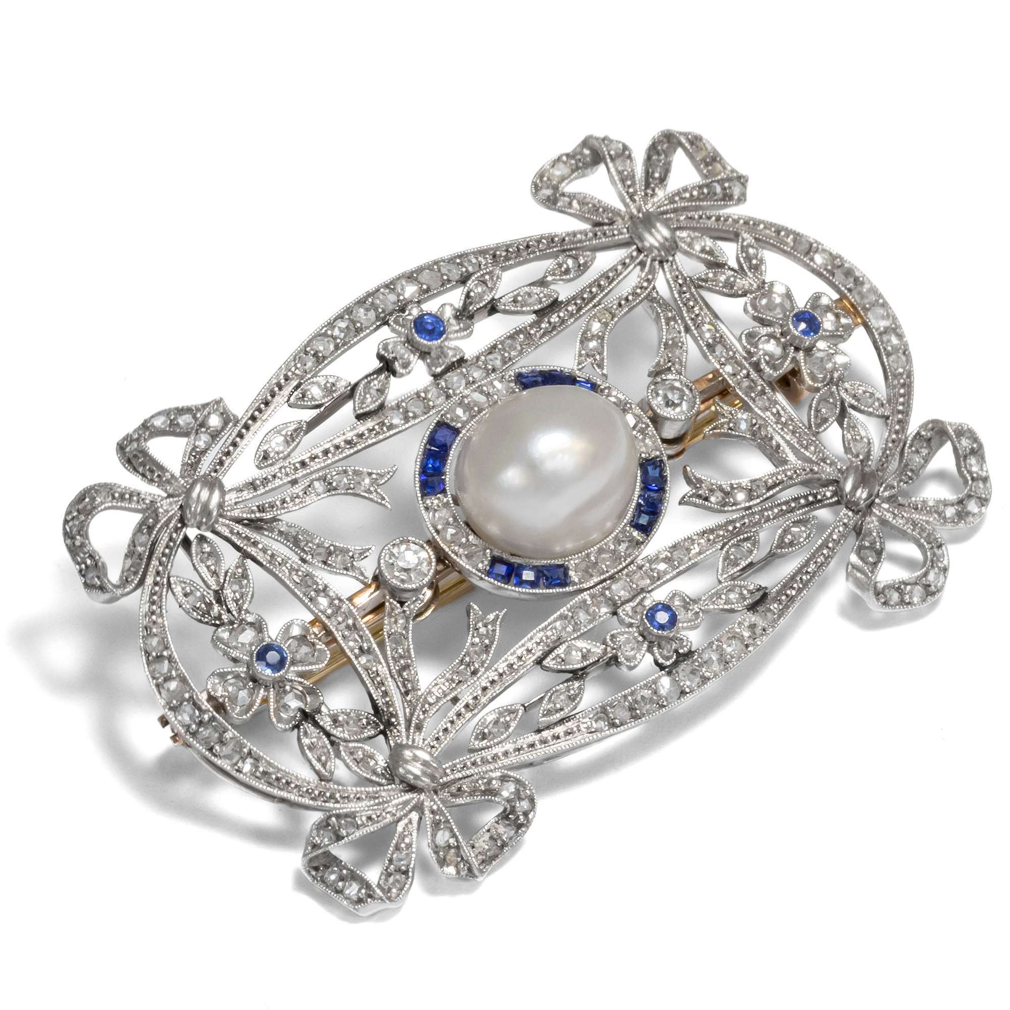 616193-hofer-antikschmuck-Antike-Anhaenger-Brosche-mit-Barockperle-Saphiren-und-Diamanten-um-1910-Die-Leichtigkeit-des-Seins_2