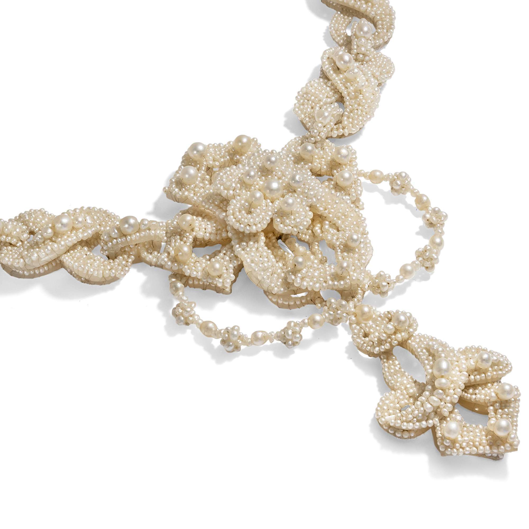 619911-hofer-antikschmuck-Museale-viktorianische-Parure-aus-natuerlichen-Saatperlen-Grossbritannien-um-1850-In-Weiss_2