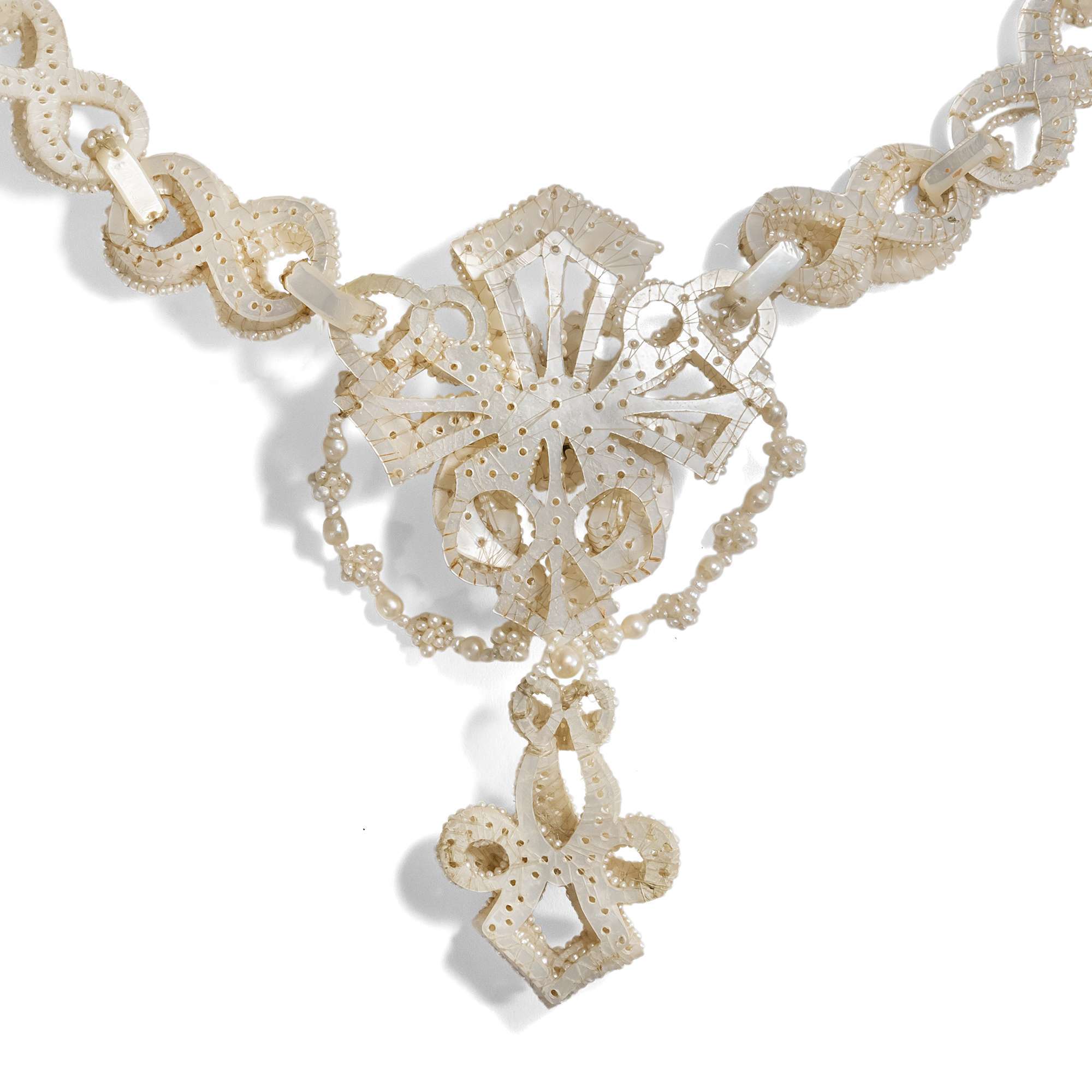 619911-hofer-antikschmuck-Museale-viktorianische-Parure-aus-natuerlichen-Saatperlen-Grossbritannien-um-1850-In-Weiss_3