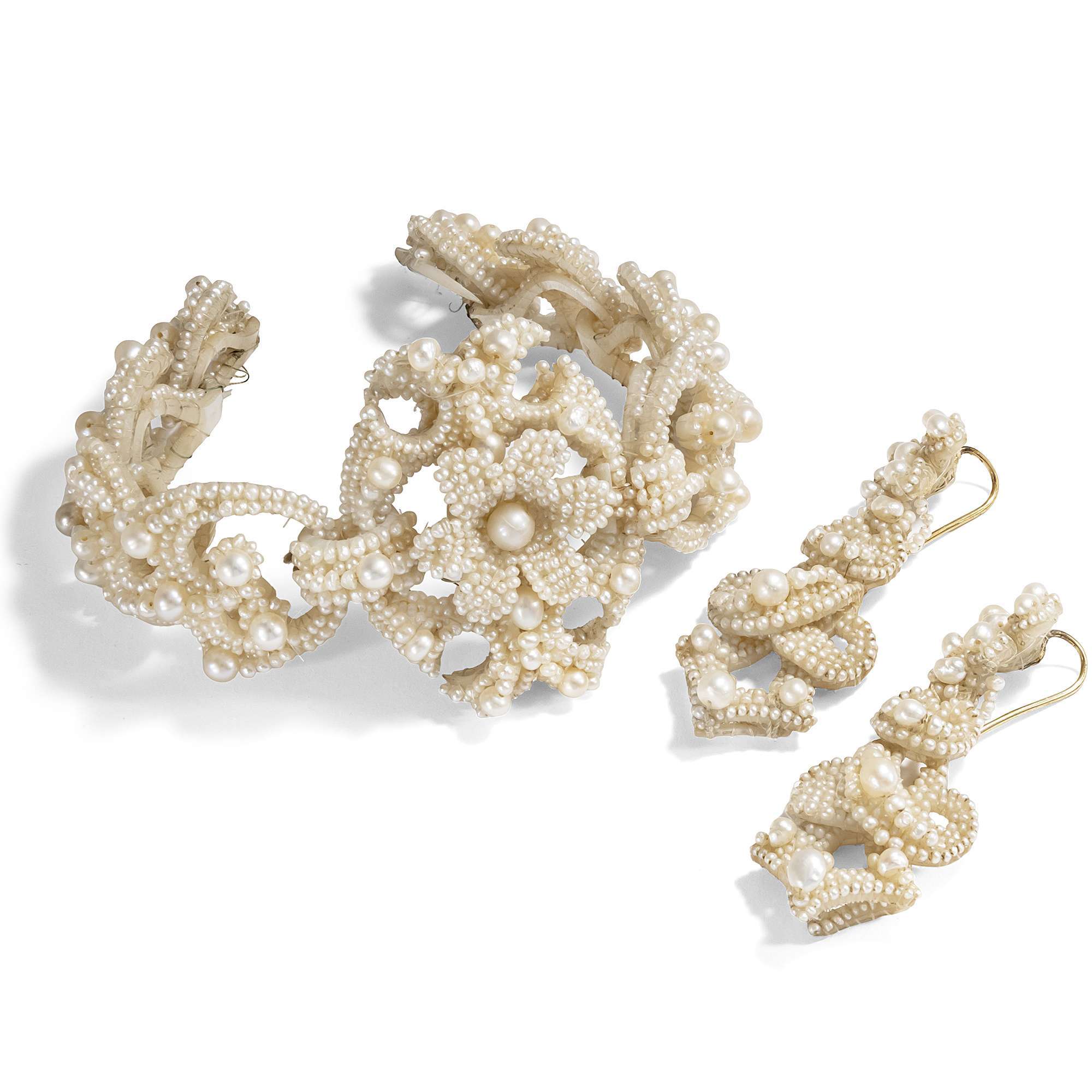 619911-hofer-antikschmuck-Museale-viktorianische-Parure-aus-natuerlichen-Saatperlen-Grossbritannien-um-1850-In-Weiss_4