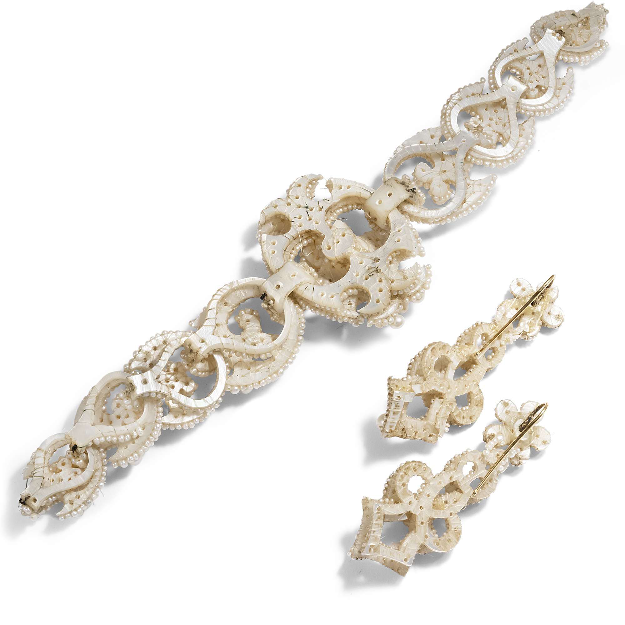 619911-hofer-antikschmuck-Museale-viktorianische-Parure-aus-natuerlichen-Saatperlen-Grossbritannien-um-1850-In-Weiss_5