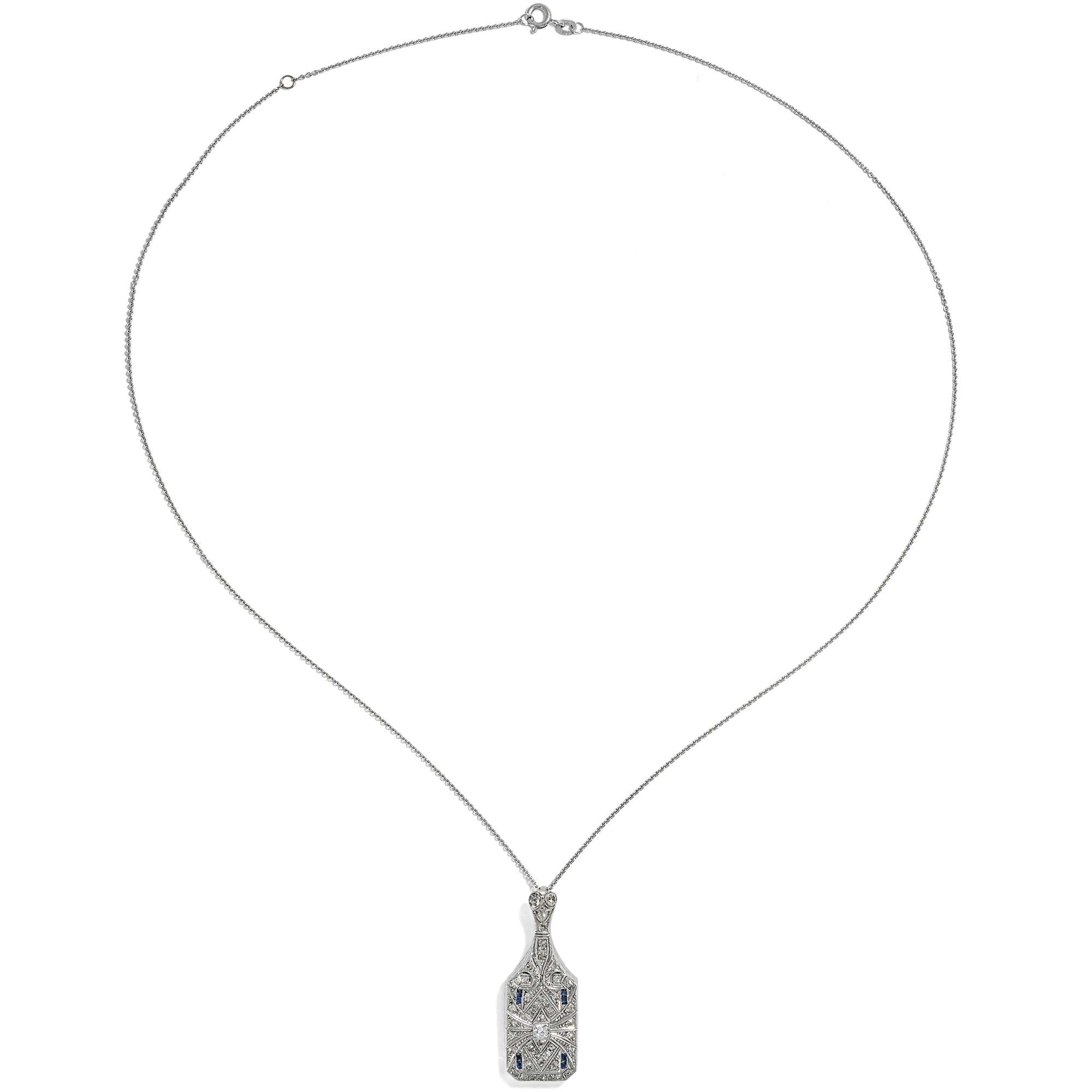 621610-hofer-antikschmuck-Ungewoehnlicher-Anhaenger-aus-Platin-mit-Diamanten-und-Saphiren-USA-um-1925-und-spaeter-Champagne-for-Everyone