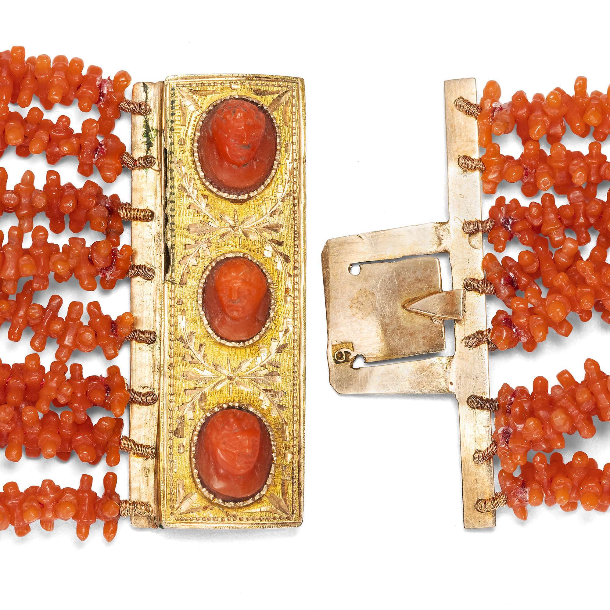 621941-hofer-antikschmuck-Antike-Korallen-Parure-aus-Collier-Armbaendern-und-Ohrringen-um-1825-und-spaeter-a-l-antique_7