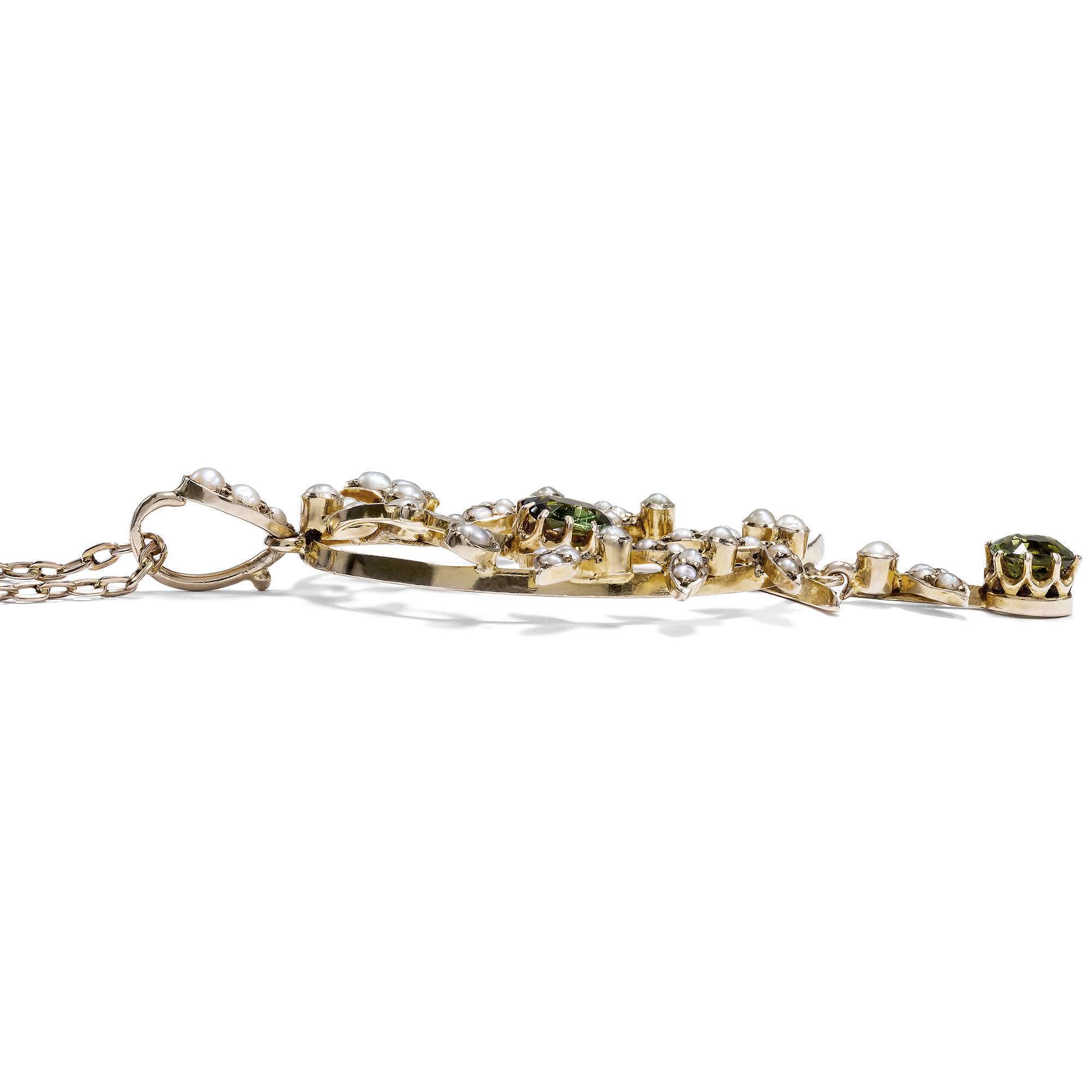 622639-hofer-antikschmuck-Edwardianischer-Anhaenger-mit-Peridot-und-Perlen-in-Gold-Grossbritannien-um-1905-a-la-Cleopatra_1