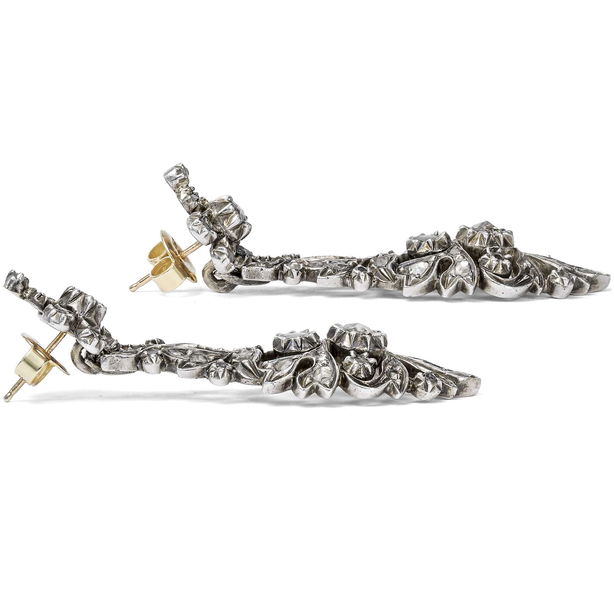 622824-hofer-antikschmuck-Lange-Ohrringe-mit-Diamantrosen-in-Silber-und-Gold-um-1860-Ausflug-in-die-Vergangenheit