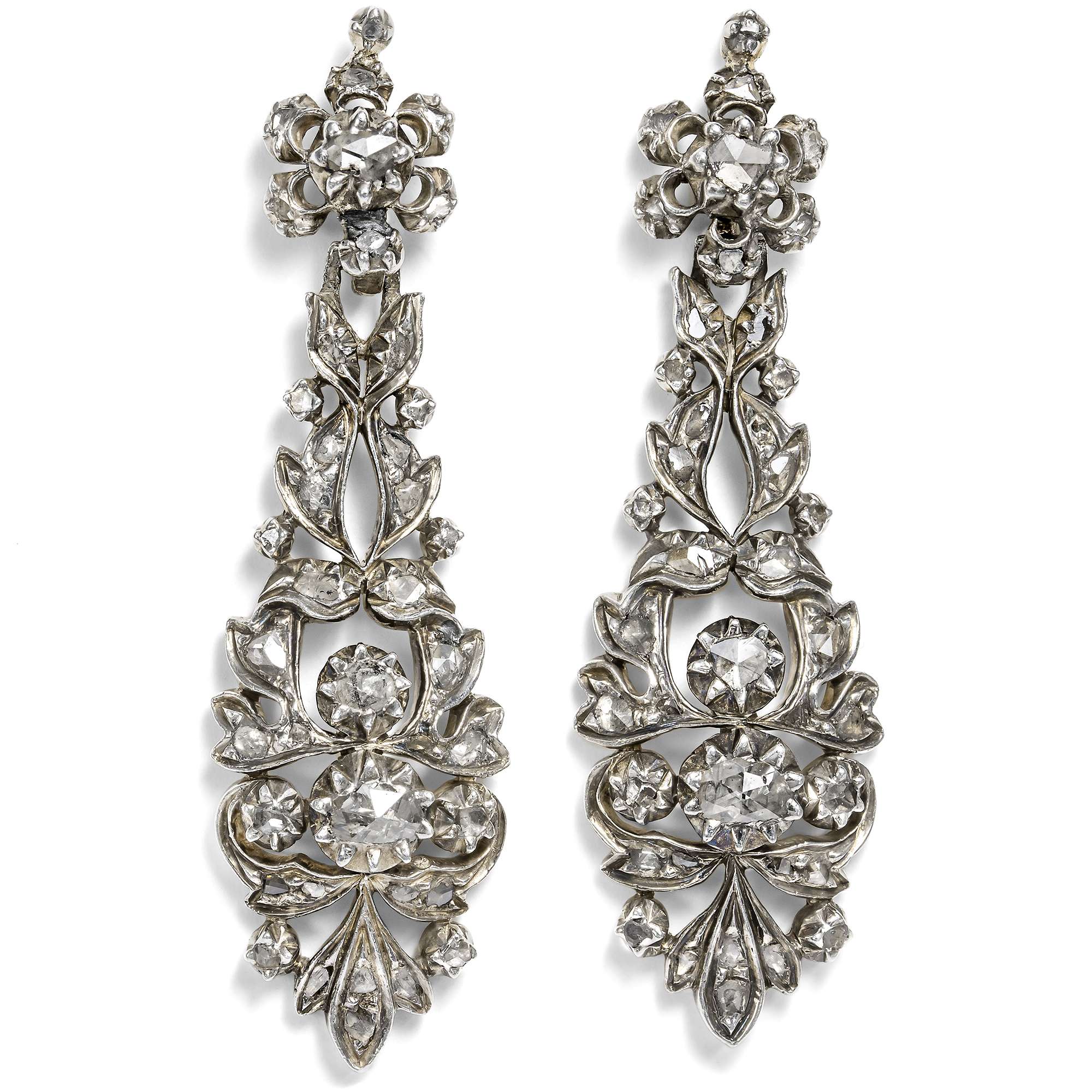 622824-hofer-antikschmuck-Lange-Ohrringe-mit-Diamantrosen-in-Silber-und-Gold-um-1860-Ausflug-in-die-Vergangenheit_1
