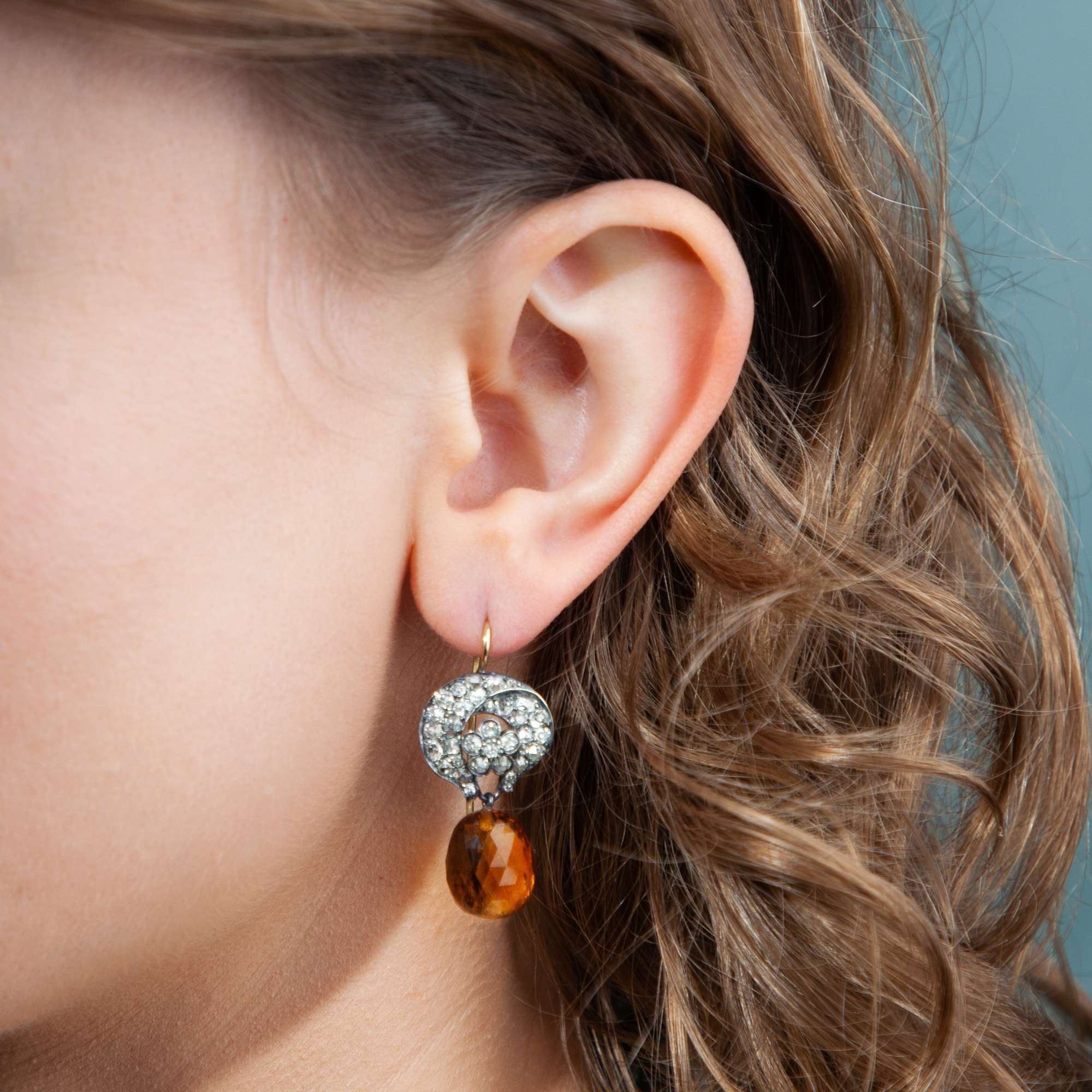 622889-hofer-antikschmuck-Fabelhafte-Ohrringe-aus-Citrinen-und-antiken-Diamantelementen-um-1860-2023-Winterzeit-und-Sonnenstrahl_3