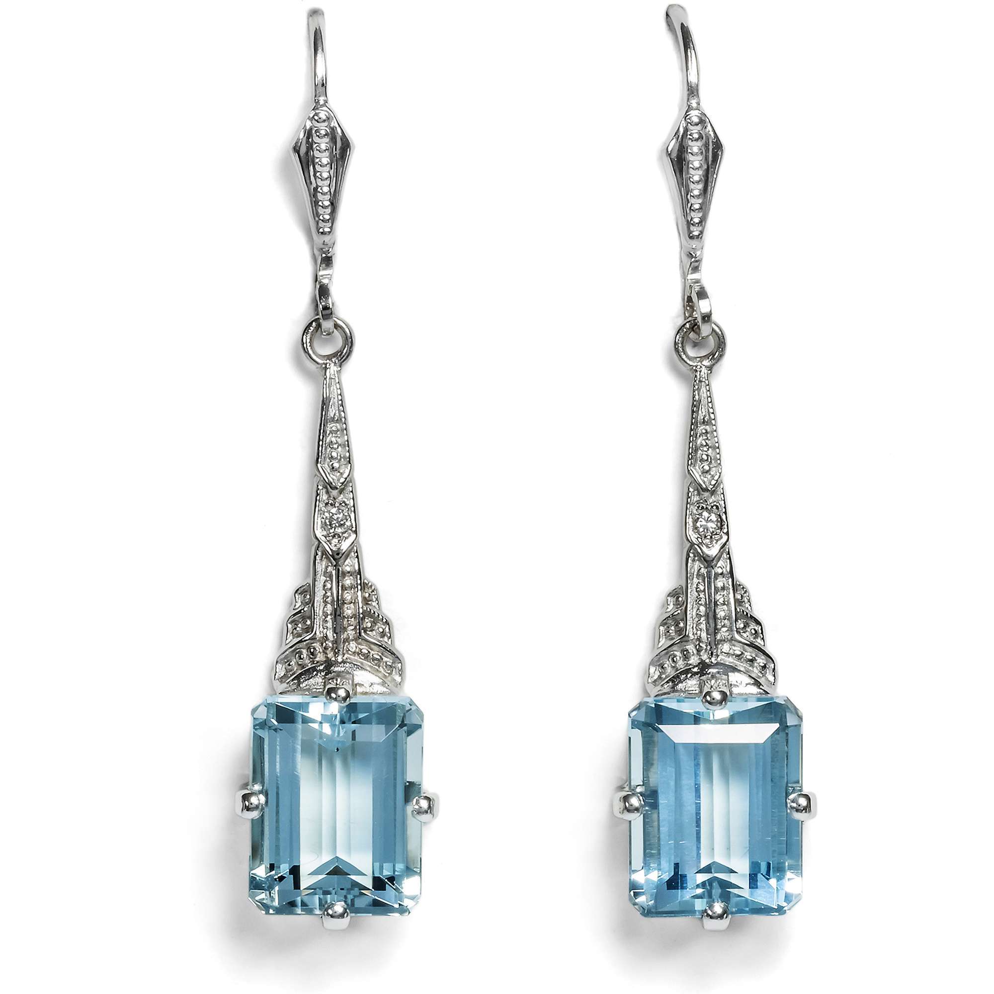 623223-hofer-antikschmuck-Elegante-Ohrringe-mit-Aquamarinen-und-Diamanten-aus-unserer-Werkstatt-Ein-Wintermaerchen