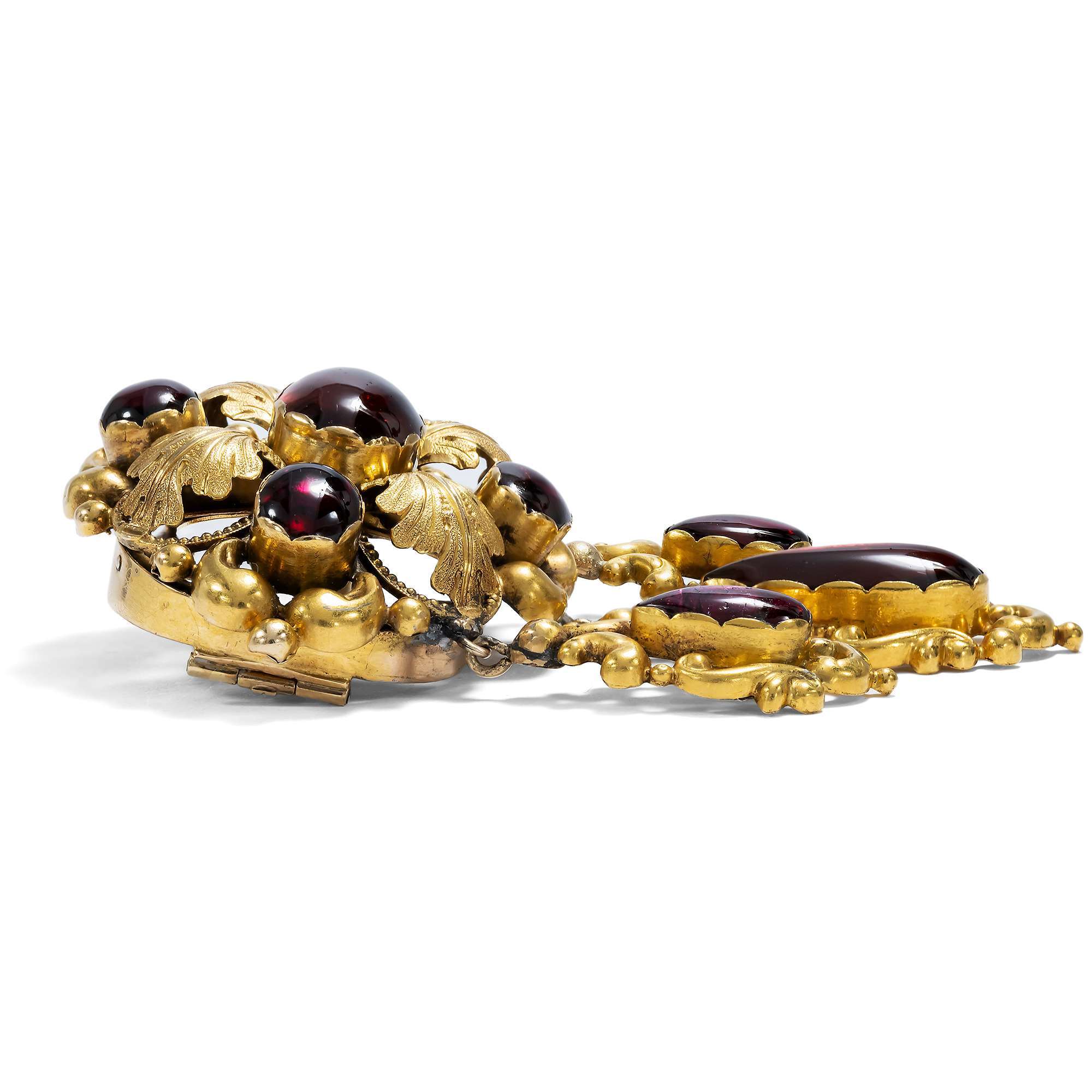 623282-hofer-antikschmuck-Prachtvolle-Granat-Parure-aus-Collier-Brosche-und-Ohrringen-um-1835-Verlockende-Fruechte_10