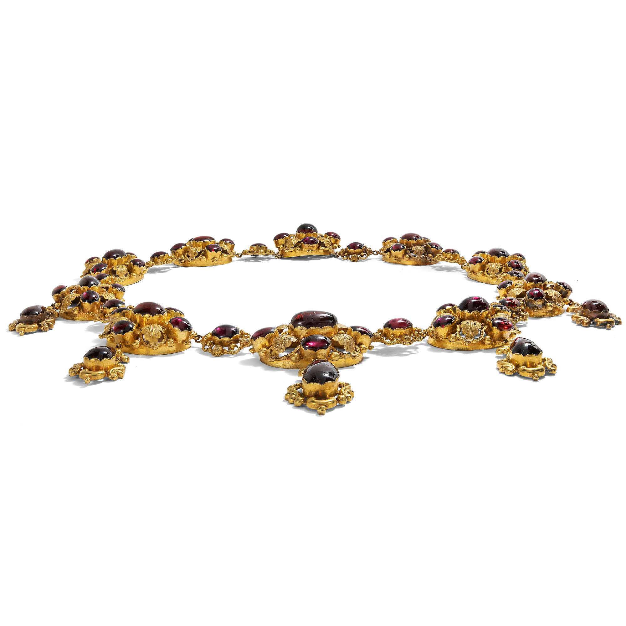 623282-hofer-antikschmuck-Prachtvolle-Granat-Parure-aus-Collier-Brosche-und-Ohrringen-um-1835-Verlockende-Fruechte_3