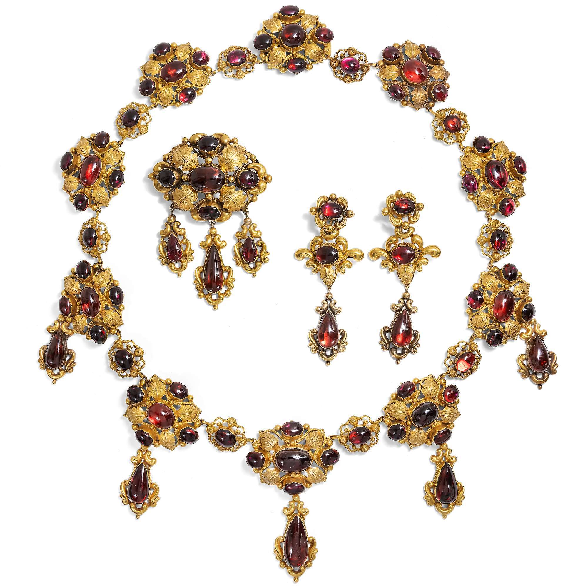 623282-hofer-antikschmuck-Prachtvolle-Granat-Parure-aus-Collier-Brosche-und-Ohrringen-um-1835-Verlockende-Fruechte_7