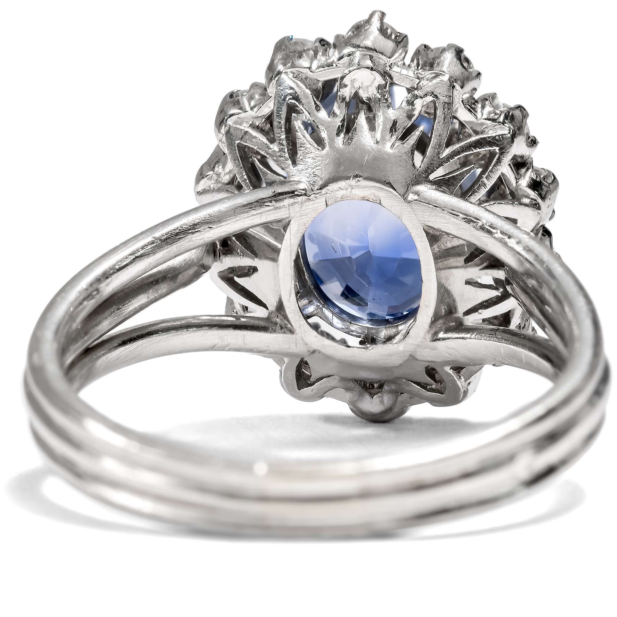 623294-hofer-antikschmuck-Vintage-Platinring-mit-unbehandeltem-Saphir-und-Diamanten-um-1965-Wie-die-Natur-ihn-schuf_2
