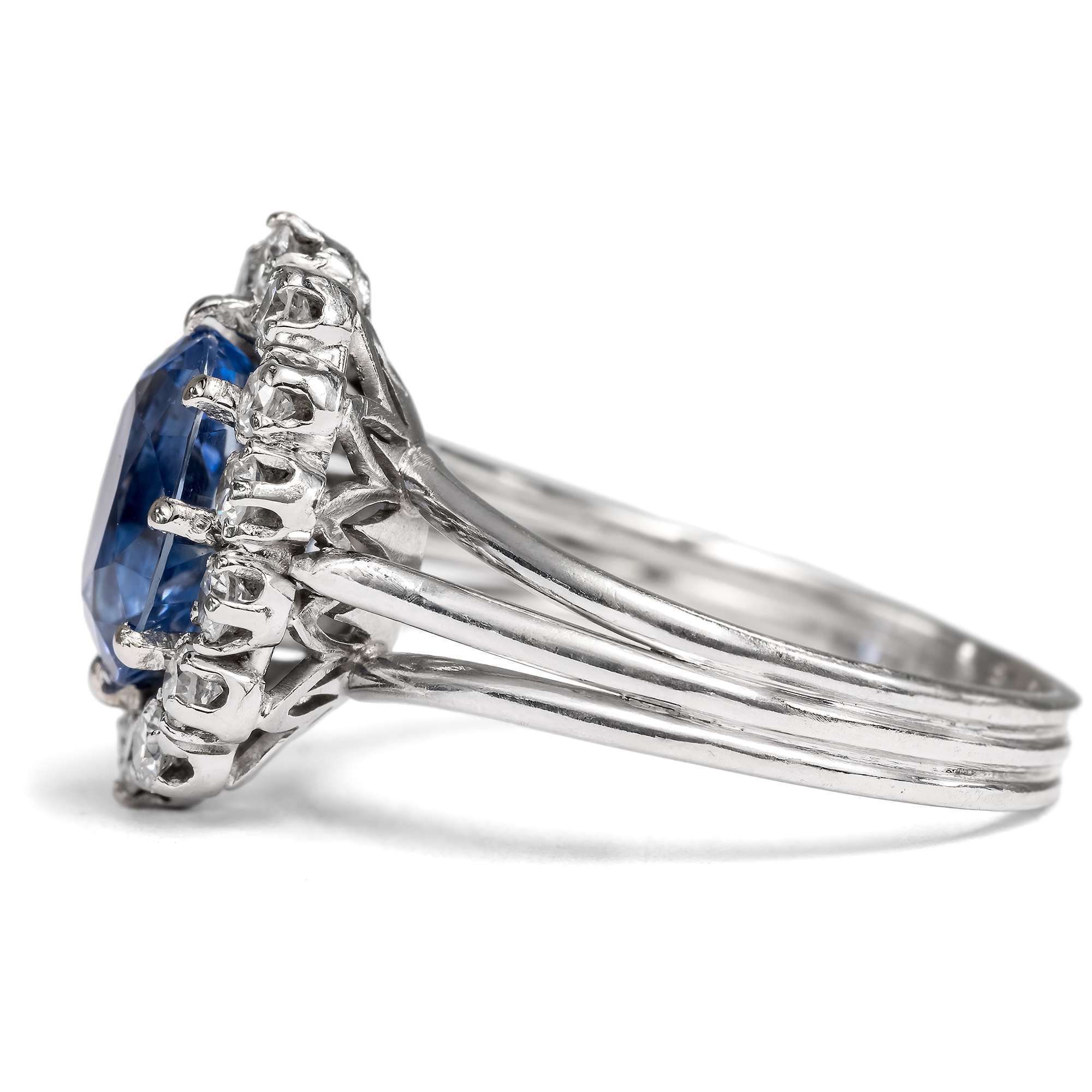 623294-hofer-antikschmuck-Vintage-Platinring-mit-unbehandeltem-Saphir-und-Diamanten-um-1965-Wie-die-Natur-ihn-schuf_3