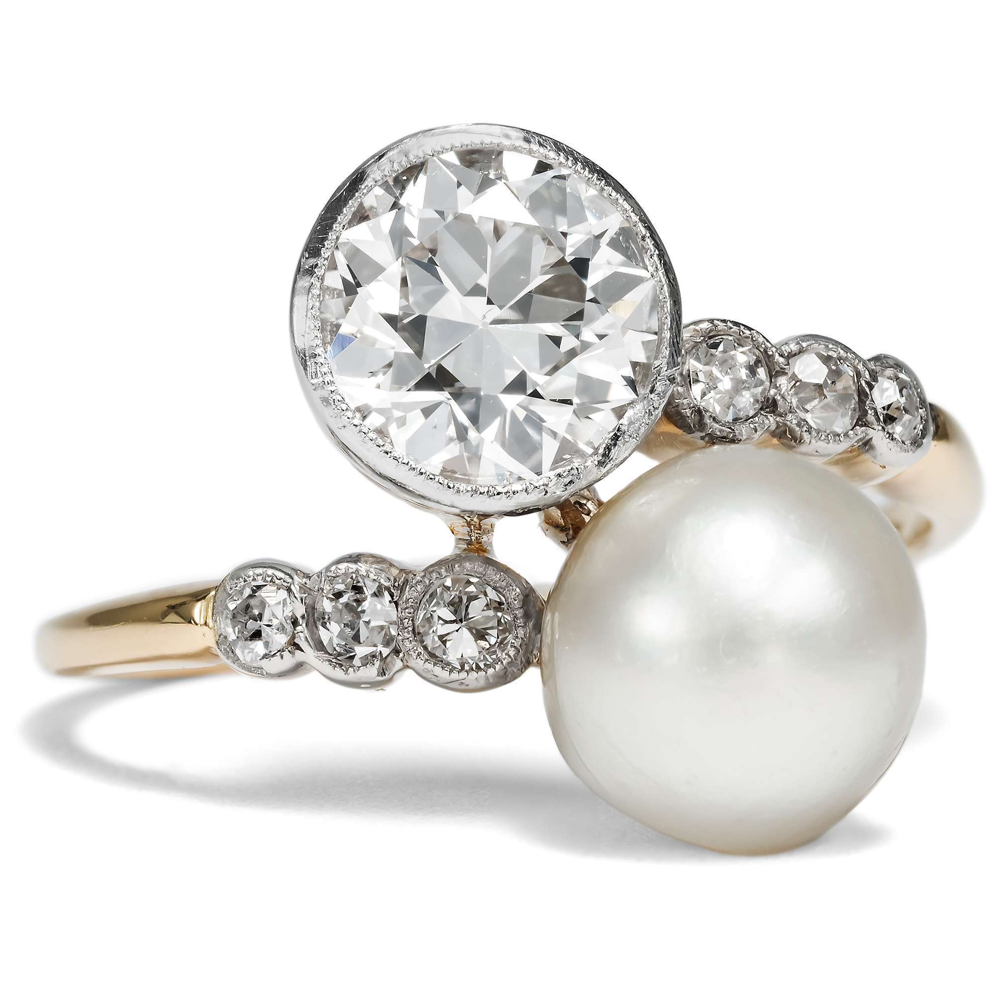 623408-hofer-antikschmuck-Antiker-Toi-et-Moi-Ring-mit-Naturperle-und-Diamant-im-Altschliff-Deutschland-um-1910-Duo-in-Weiss