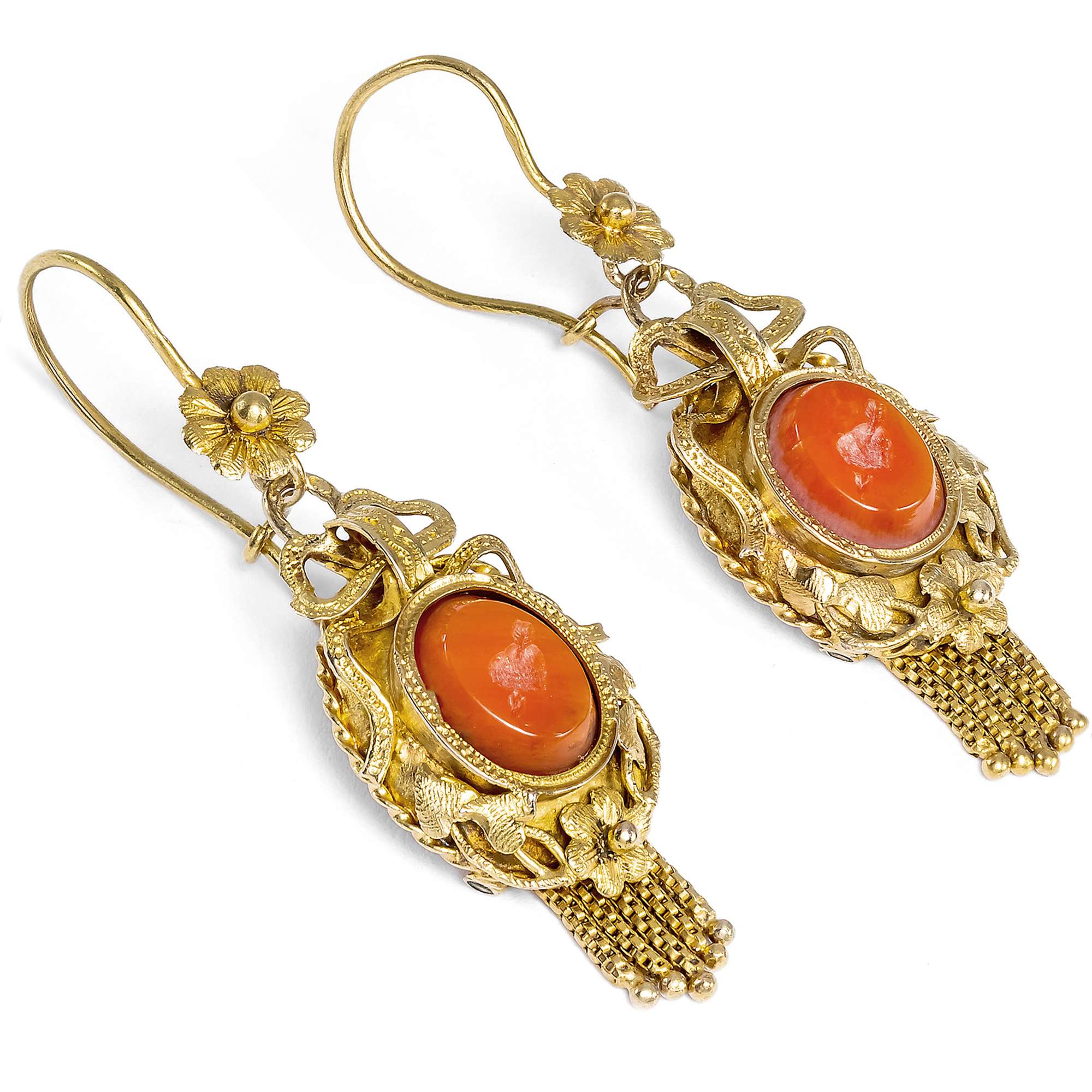 623474-hofer-antikschmuck-Romantisches-Set-aus-Gold-und-gravierter-Koralle-Medaillon-und-Ohrringe-Niederlande-um-1870-Ich-fand-mein-Herz-in-Portofino_10