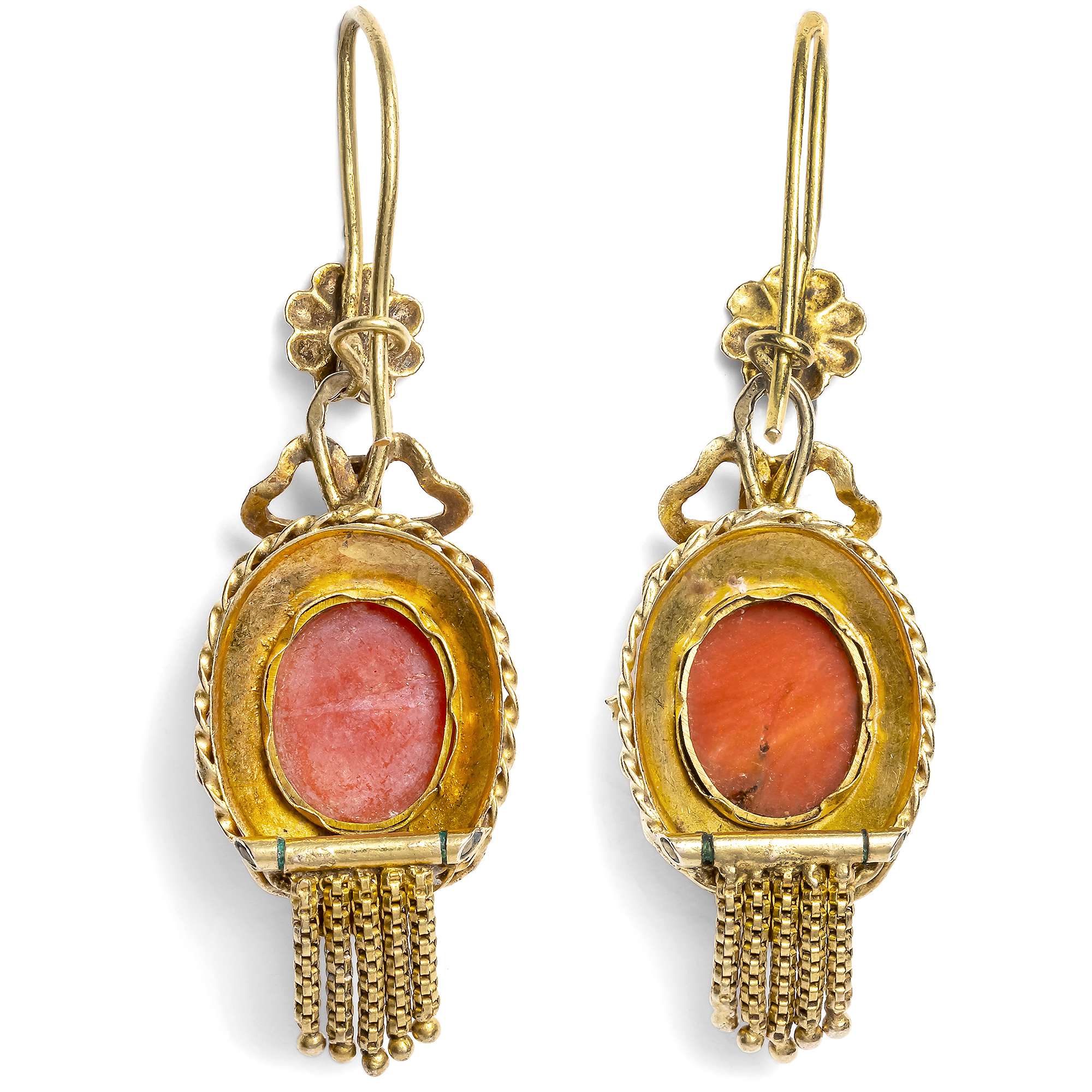 623474-hofer-antikschmuck-Romantisches-Set-aus-Gold-und-gravierter-Koralle-Medaillon-und-Ohrringe-Niederlande-um-1870-Ich-fand-mein-Herz-in-Portofino_11