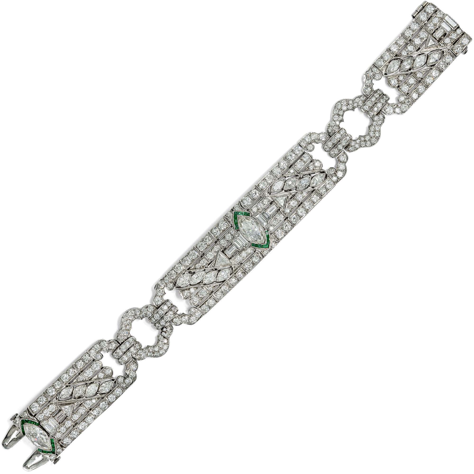 623905-hofer-antikschmuck-Luxurioeses-Armband-mit-14-92-ct-Diamanten-und-Smaragden-in-Platin-um-1930-Zu-Seide-und-Champagner-_3