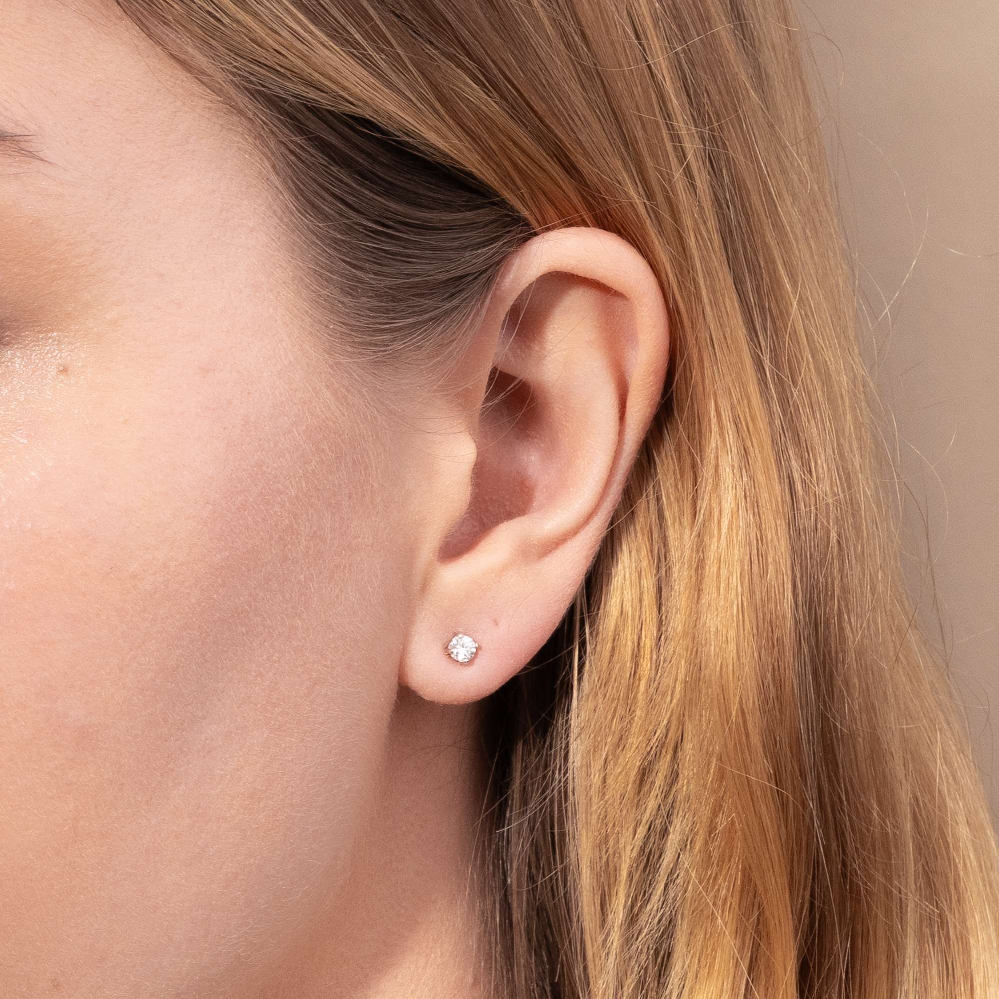 623979-hofer-antikschmuck-yyyUngetragene-Ohrstecker-mit-vintage-Brillanten-in-Weissgold-aus-unserer-Werkstatt-Zwei-funkelnde-Sterne