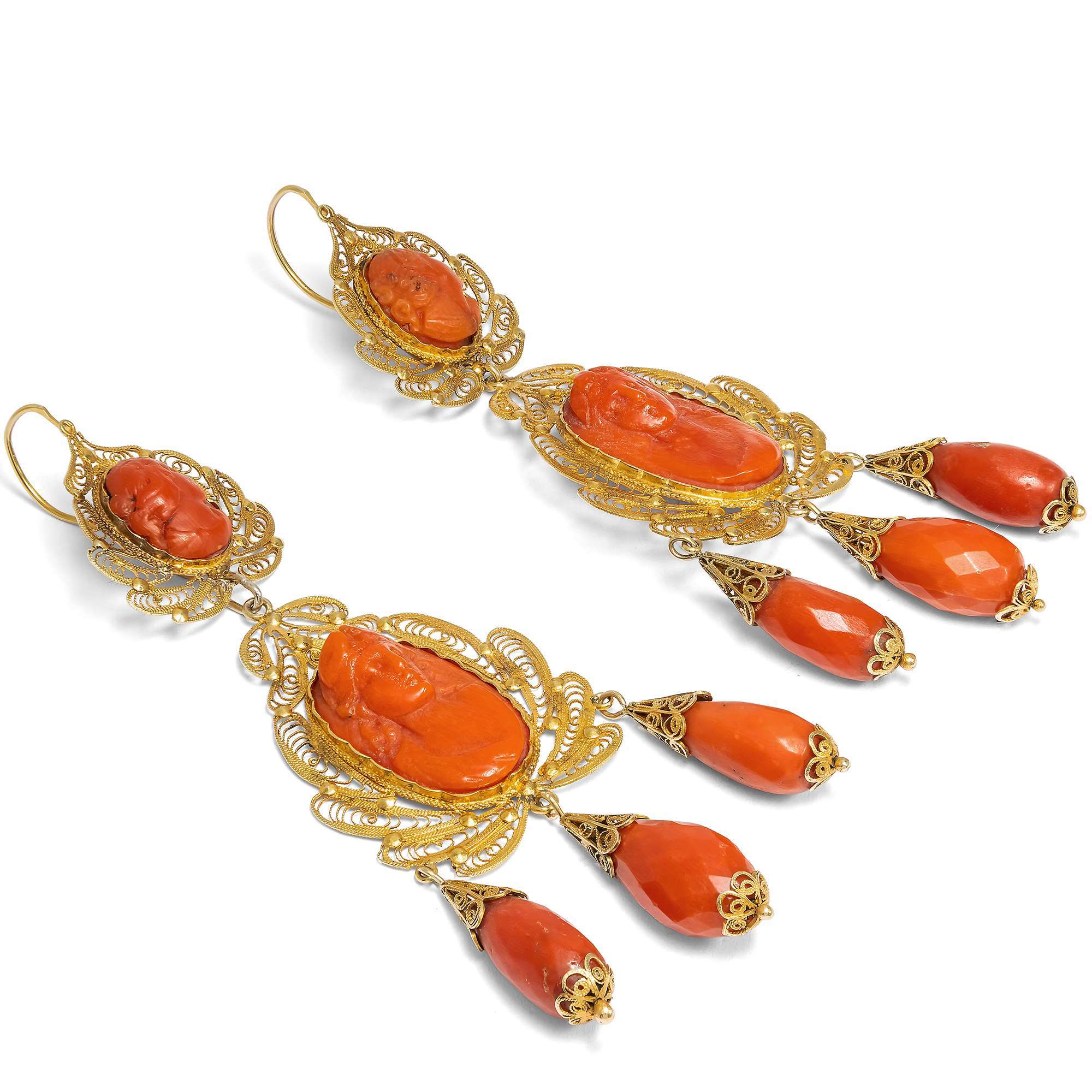 624071-hofer-antikschmuck-Grosse-Ohrgehaenge-aus-filigranem-Gold-und-Kameen-aus-Koralle-um-1830-Im-Bann-der-Goettinnen_1