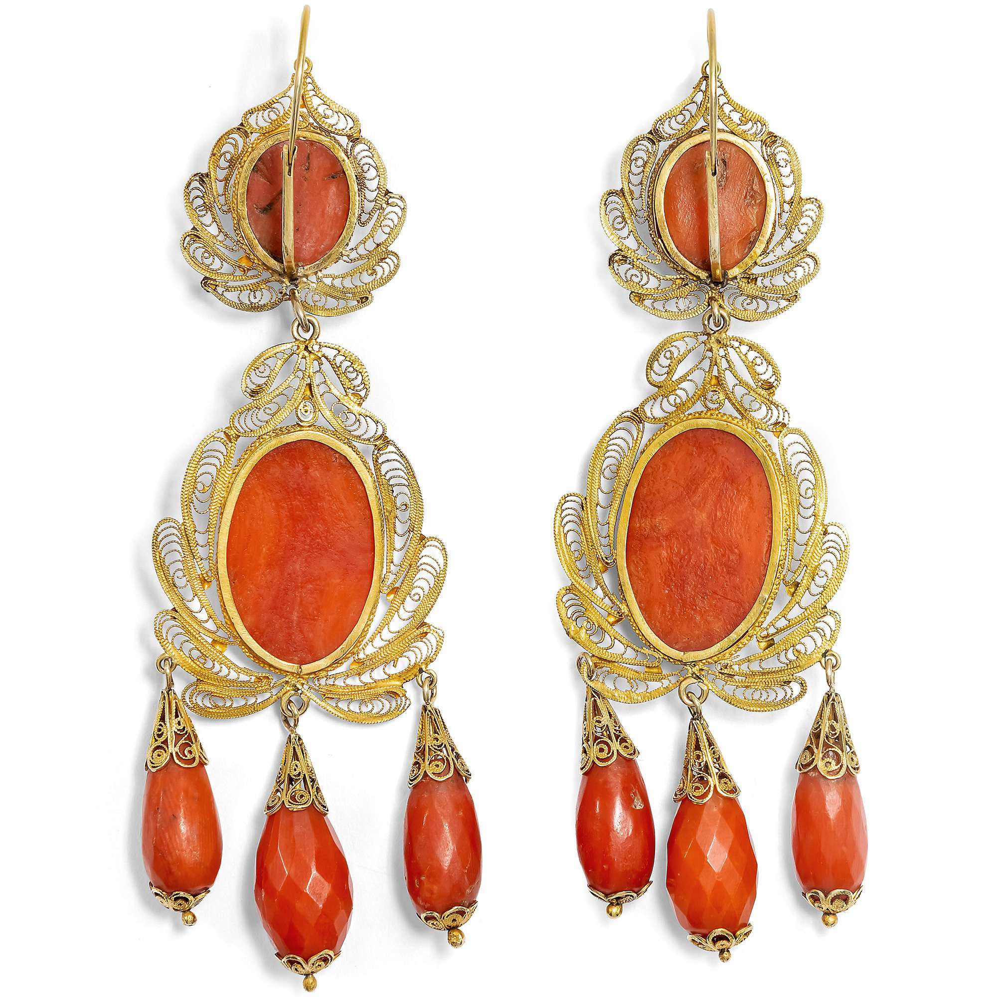 624071-hofer-antikschmuck-Grosse-Ohrgehaenge-aus-filigranem-Gold-und-Kameen-aus-Koralle-um-1830-Im-Bann-der-Goettinnen_2