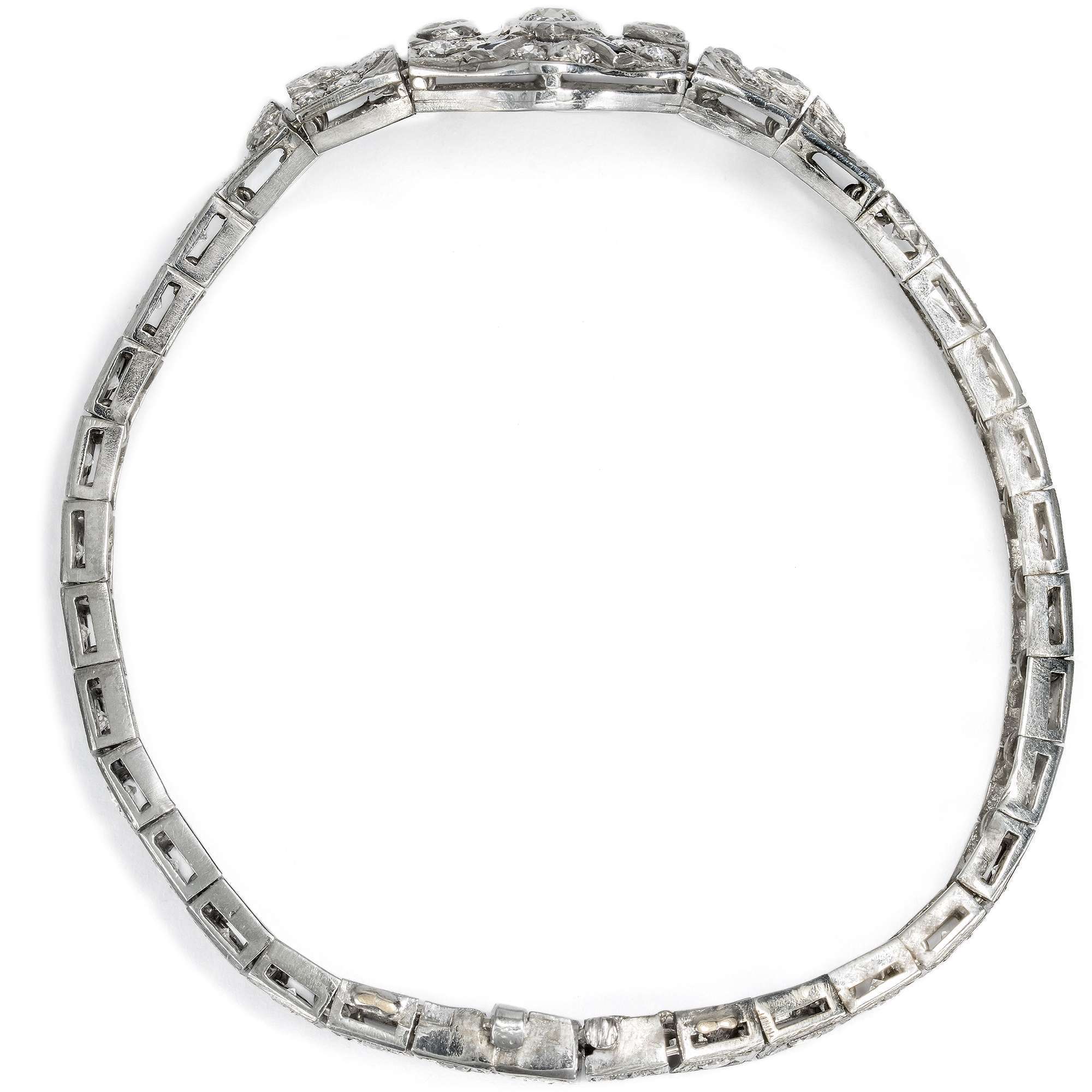 624225-hofer-antikschmuck-Elegantes-Armband-aus-Palladium-mit-Diamanten-und-Saphiren-Art-Deco-um-1940-Ein-funkelnder-Begleiter_3