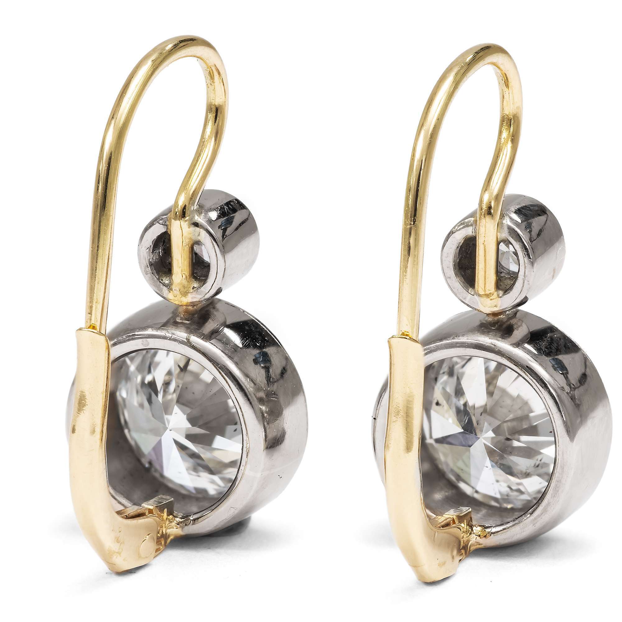 624290-hofer-antikschmuck-Kostbare-Ohrringe-aus-Gold-und-Weissgold-mit-3-64-ct-Vintage-Brillanten-Berlin-2025-Die-hohe-Schule-des-Funkelns_3