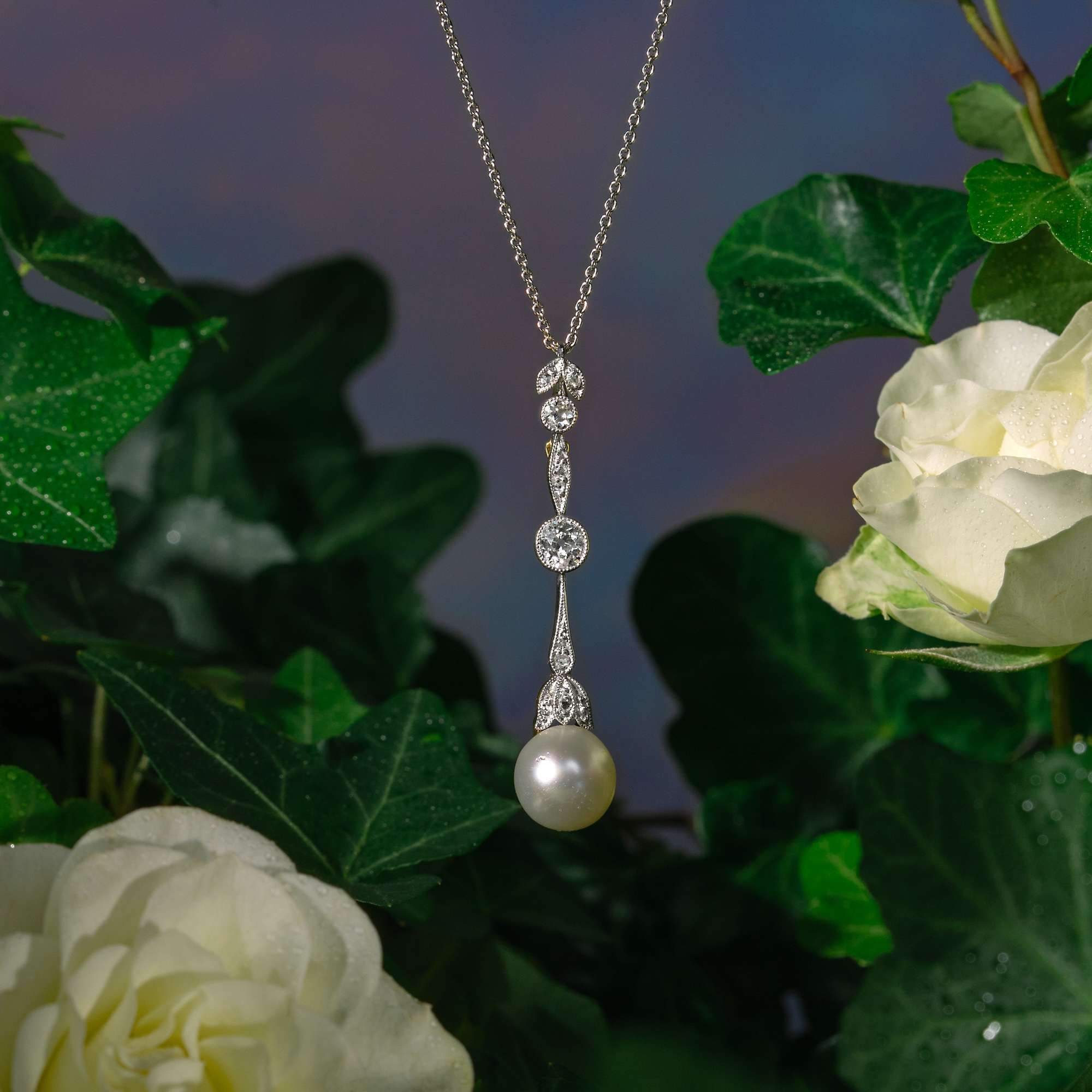 624547-hofer-antikschmuck-Exquisites-Garland-Style-Collier-mit-Naturperle-und-Diamanten-um-1910-a-l-Empire_1