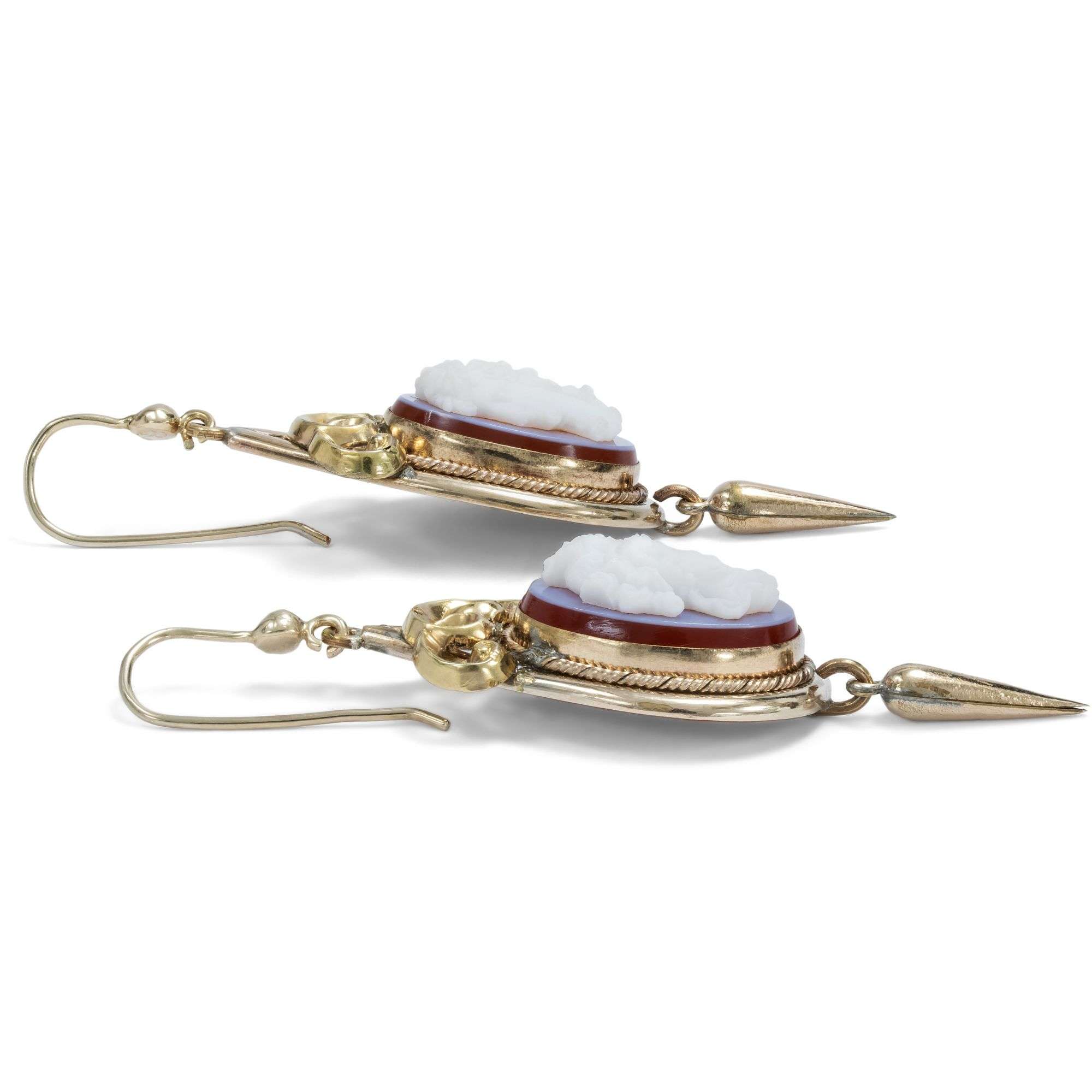 624946-hofer-antikschmuck-Antike-Ohrringe-mit-goldgefassten-Gemmen-von-Bacchantinnen-um-1880-Ein-Prosit-der-Gemuetlichkeit_3