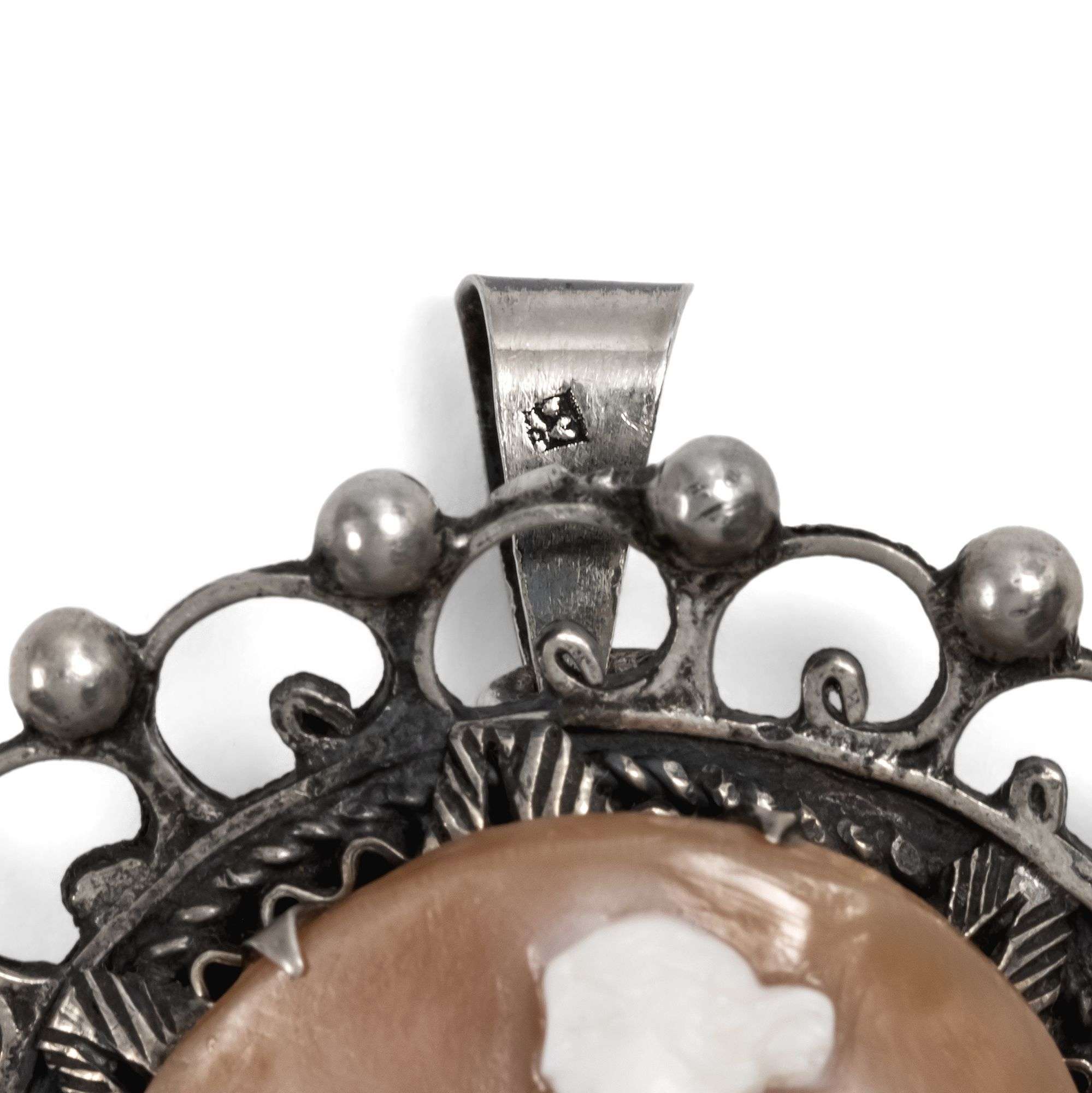 625022-hofer-antikschmuck-Antike-Anhaenger-Brosche-mit-biblischer-Muschelgemme-in-Silber-Kairo-um-1925-Batseba-im-Bade_2