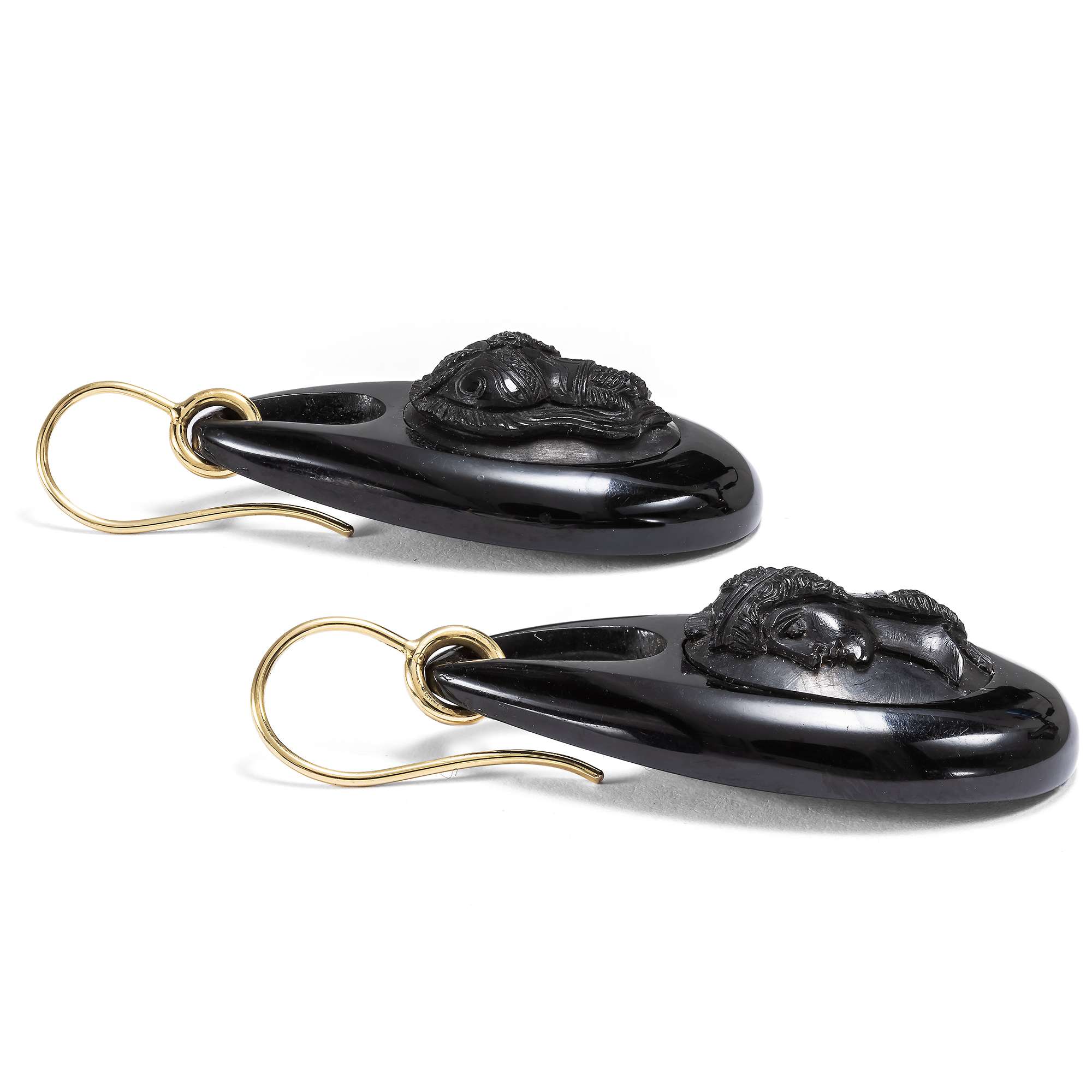 625135-hofer-antikschmuck-Antike-Ohrringe-aus-Jet-mit-Darstellungen-der-Athene-um-1870-und-spaeter-Ein-klarer-Kopf_2