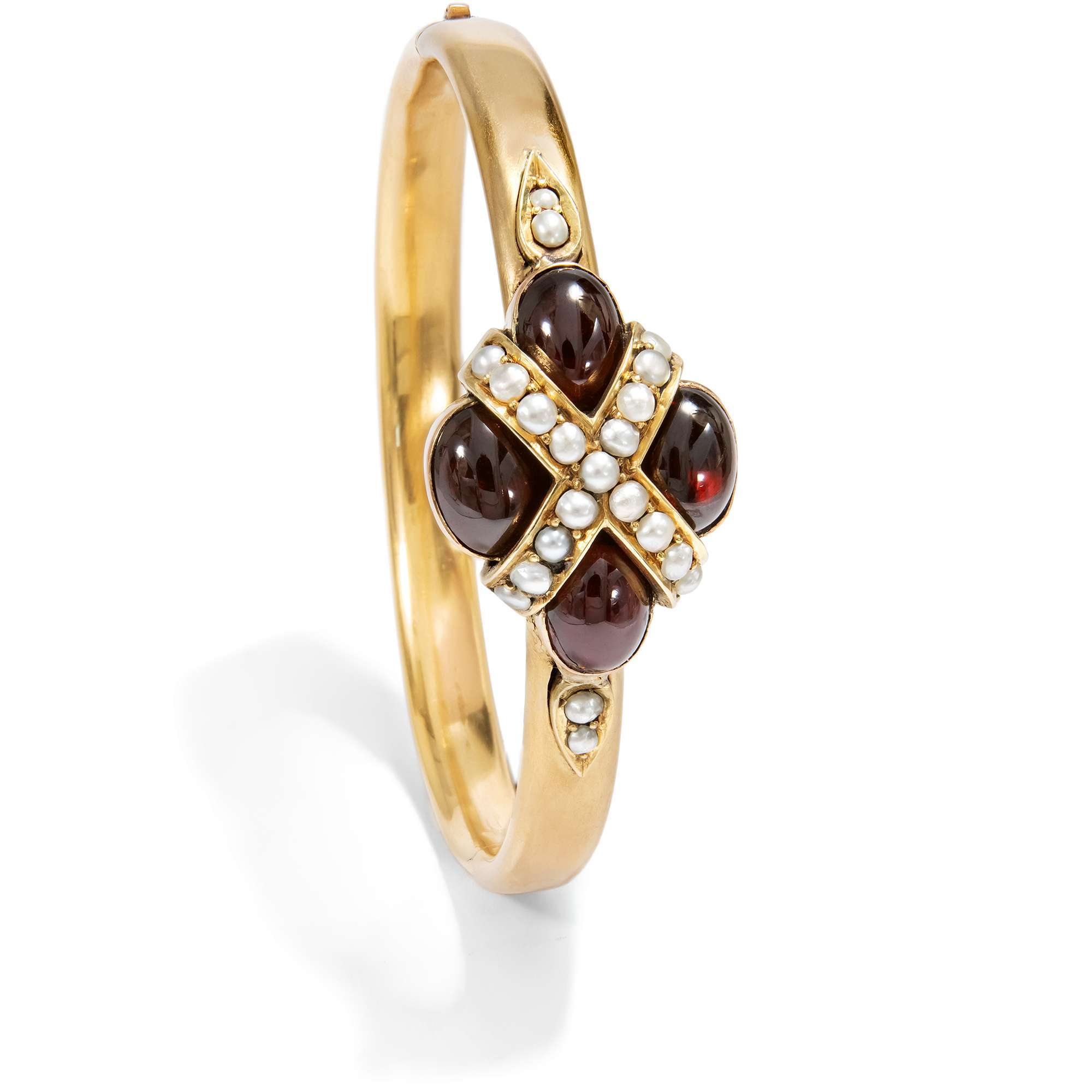 625467-hofer-antikschmuck-Herrlicher-Armreif-mit-grossen-Granaten-und-Perlen-in-Gold-um-1865-Ein-Liebesstein