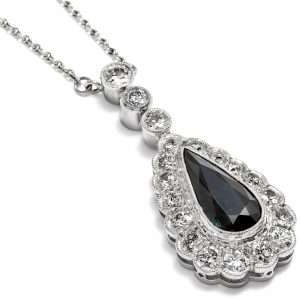 625640-hofer-antikschmuck-Feines-Collier-des-Art-Deco-mit-Saphir-und-Diamanten-in-Platin-Wilhelm-Mueller-Berlin-um-1925-Ein-Tropfen-Mitternacht_3