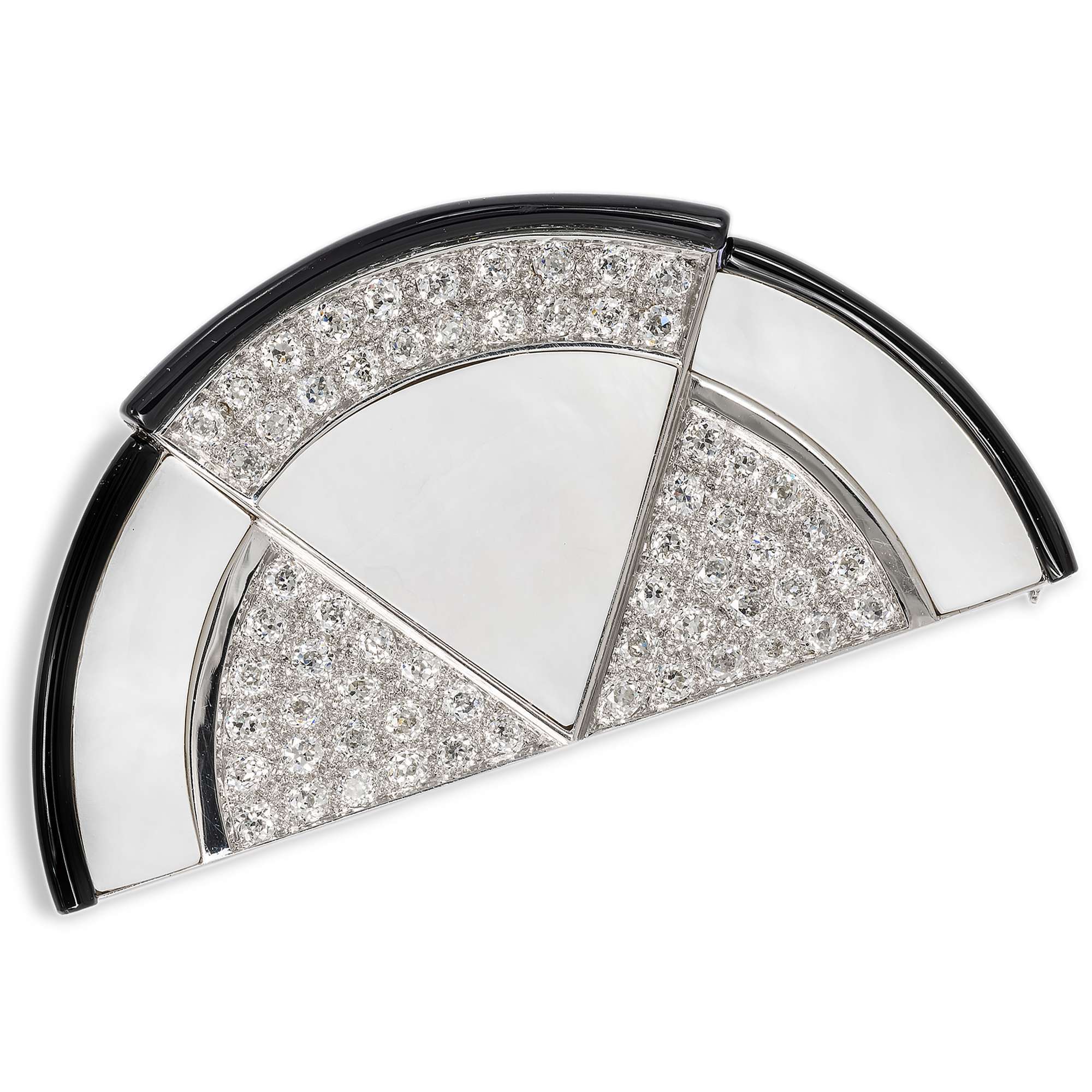 625810-hofer-antikschmuck-Spektakulaere-Brosche-mit-62-Diamanten-im-Altschliff-Onyx-und-Perlmutt-Deutschland-um-1925-Form-gewordene-Moderne