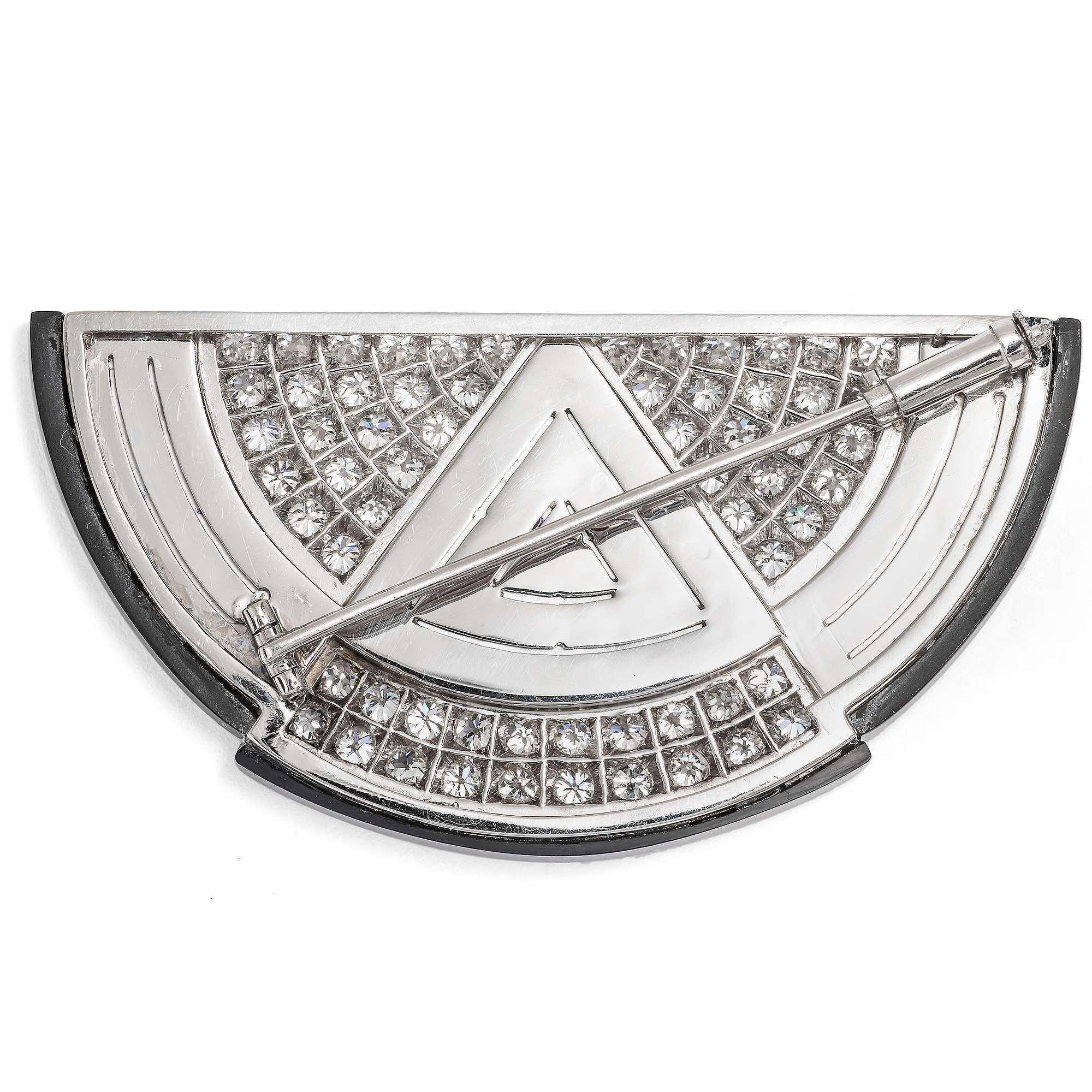 625810-hofer-antikschmuck-Spektakulaere-Brosche-mit-62-Diamanten-im-Altschliff-Onyx-und-Perlmutt-Deutschland-um-1925-Form-gewordene-Moderne_2