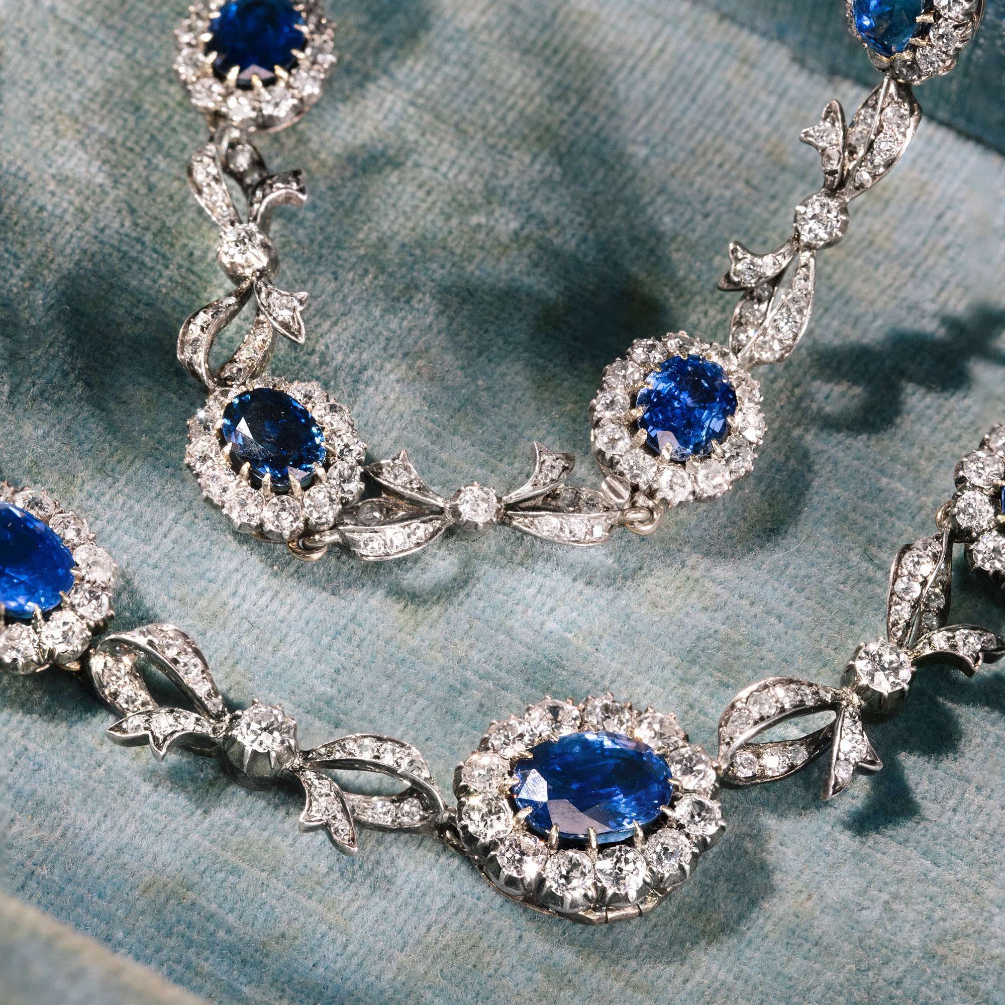 625883-hofer-antikschmuck-Prachtvolles-Saphir-und-Diamantcollier-in-Silber-auf-Gold-um-1895-Schlag-Mitternacht_7