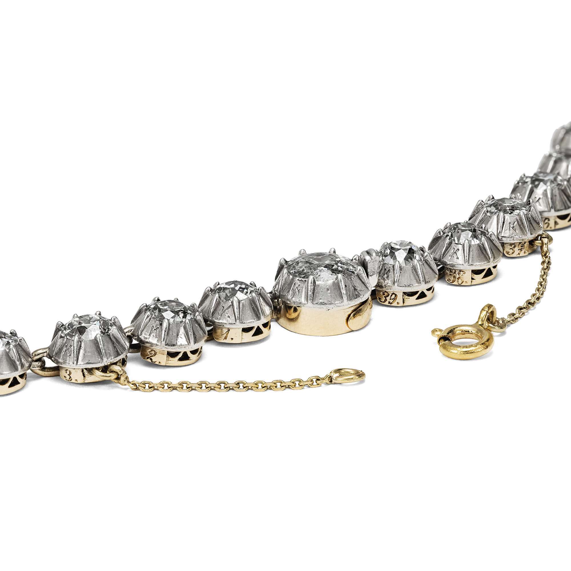 625931-hofer-antikschmuck-Prachtvolle-Riviere-mit-36-45-ct-Diamanten-im-Altschliff-in-Silber-auf-Gold-um-1895-Fluss-aus-Licht_3