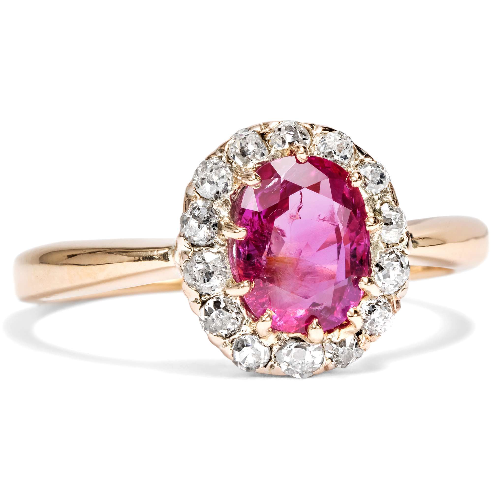 625983-hofer-antikschmuck-Kostbarer-Ring-mit-unbehandeltem-Burma-Rubin-und-Diamanten-um-1900-Burmas-Antwort-auf-die-grosse-Liebe