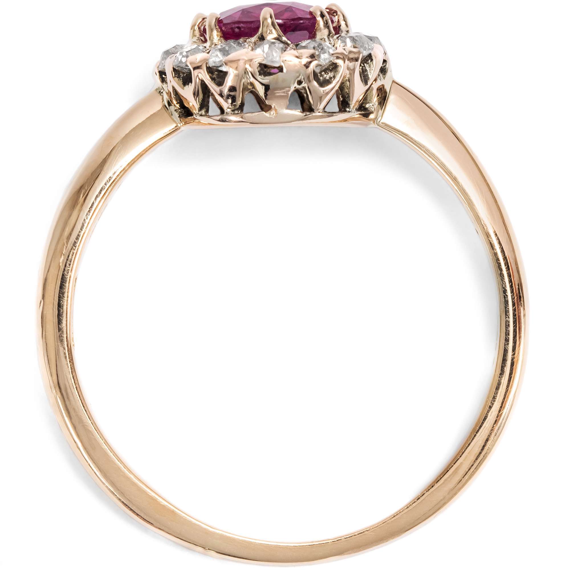 625983-hofer-antikschmuck-Kostbarer-Ring-mit-unbehandeltem-Burma-Rubin-und-Diamanten-um-1900-Burmas-Antwort-auf-die-grosse-Liebe_2