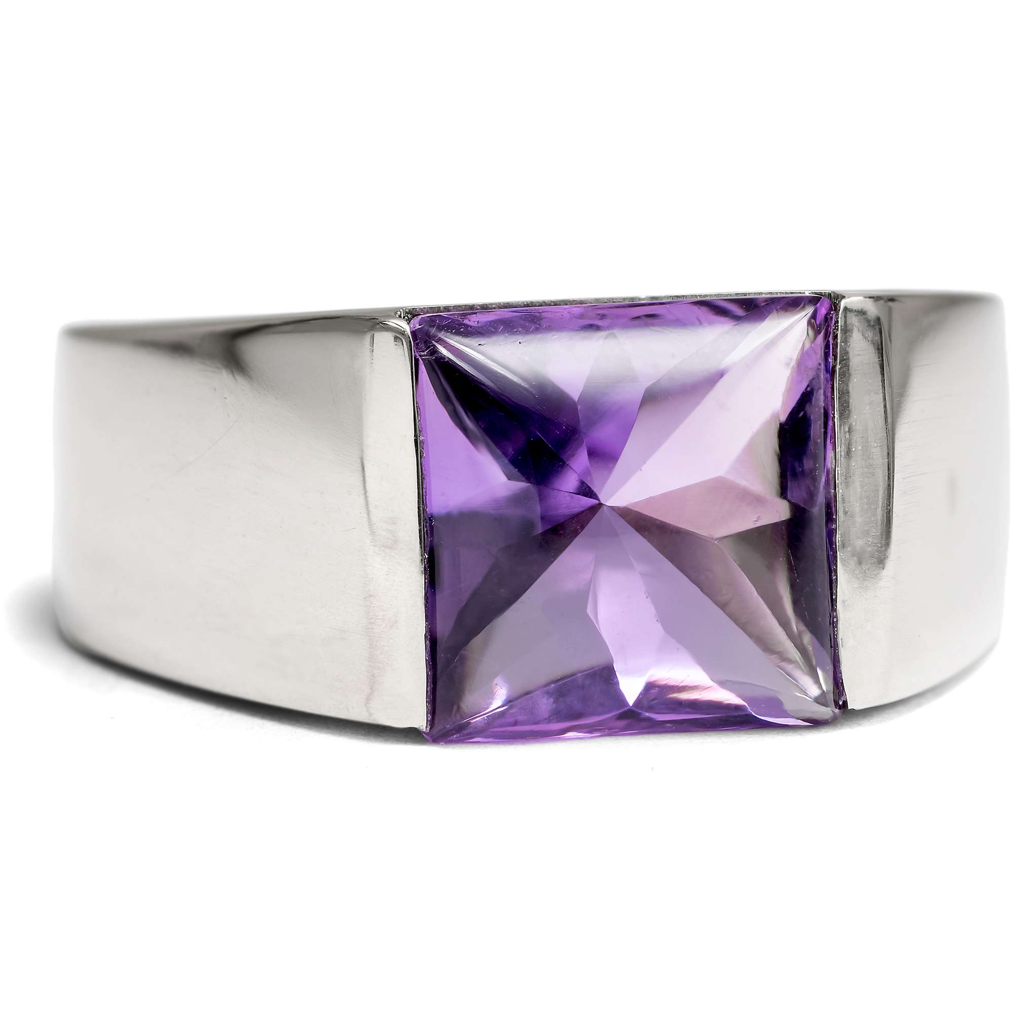 626015-hofer-antikschmuck-Kleiner-Weissgoldring-mit-Amethyst-Modell-Tank-Cartier-Paris-um-1990-les-choses-simples