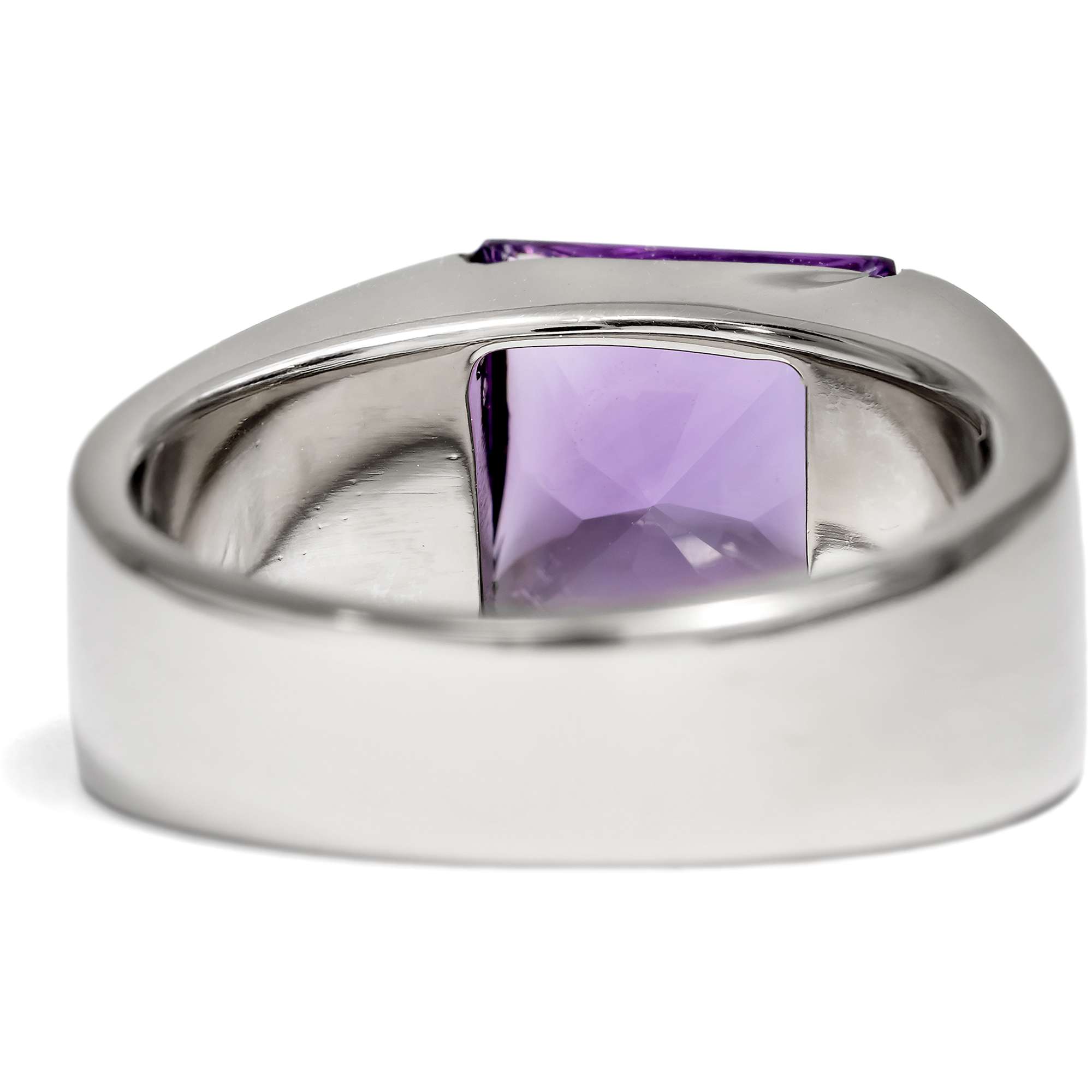 626015-hofer-antikschmuck-Kleiner-Weissgoldring-mit-Amethyst-Modell-Tank-Cartier-Paris-um-1990-les-choses-simples_1
