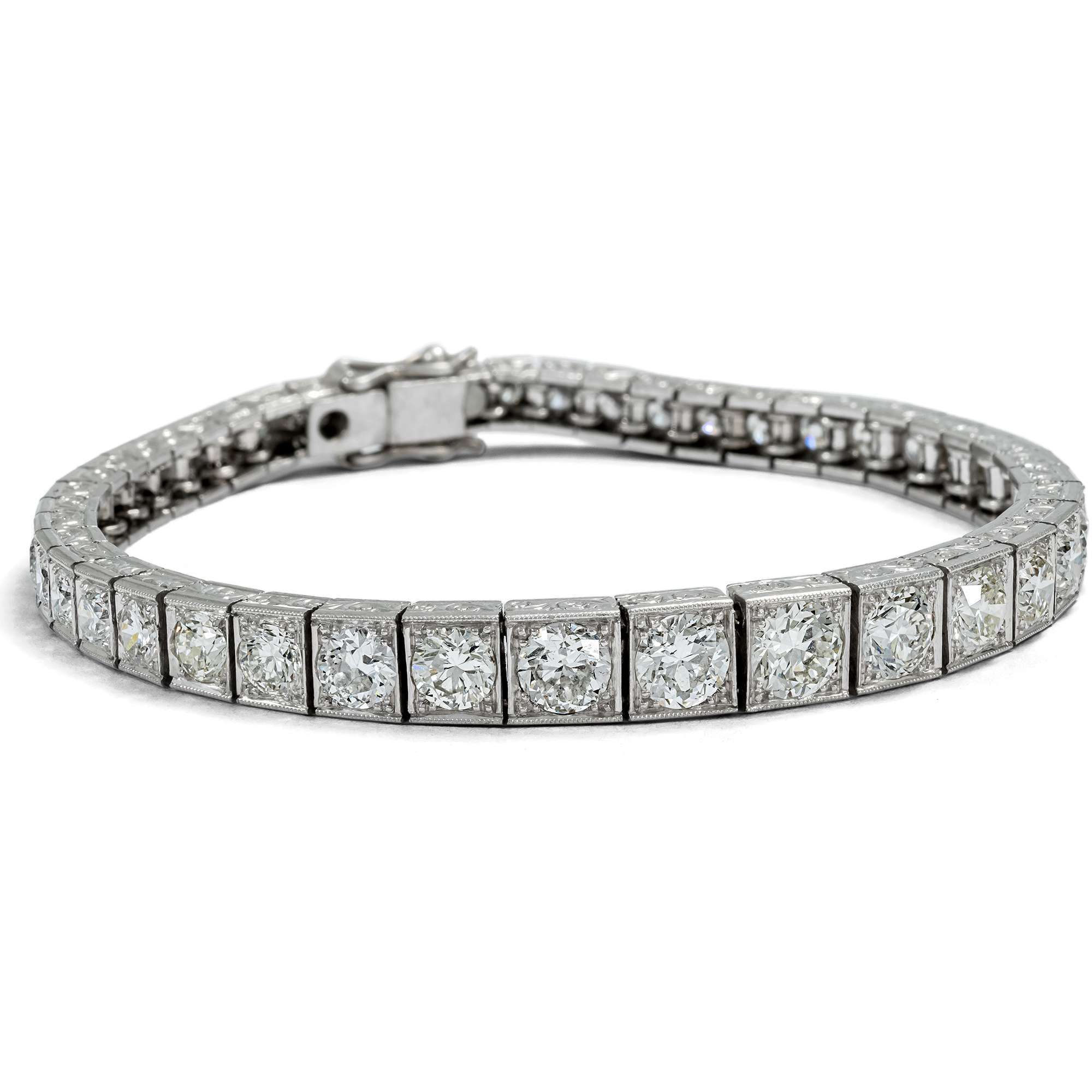 626064-hofer-antikschmuck-Antikes-Tennisarmband-des-Art-Deco-mit-9-45-ct-Diamanten-in-Platin-Wien-um-1930-Wiener-Riviere
